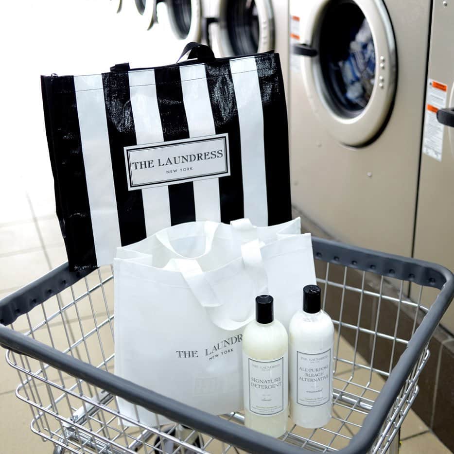 THE LAUNDRESS JPさんのインスタグラム写真 - (THE LAUNDRESS JPInstagram)「ストライプのおしゃれなランドリーバッグは日常のショッピングバッグとしても大活躍します👍🏻. . #thelaundress #thelaundressjp #ランドレス #洗濯 #白 #monotone #モノトーン #洗剤 #漂白剤 #柔軟剤 #lovefashion #laundry #interior #インテリア#stayhome #ウイルス対策 #おうち時間」7月30日 19時37分 - thelaundressjp