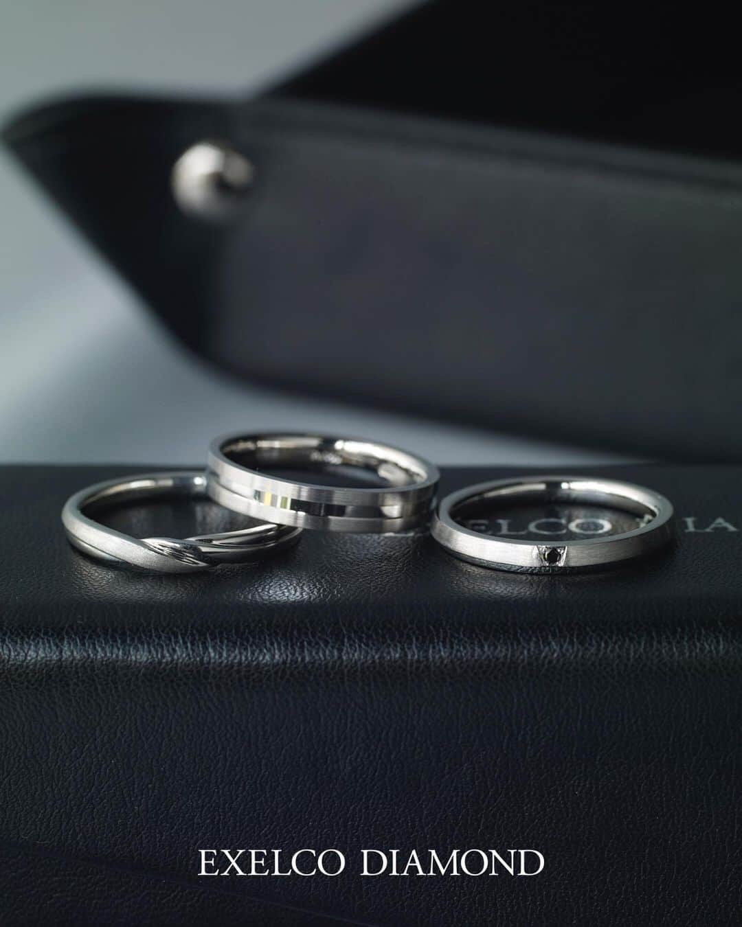 エクセルコ ダイヤモンド 婚約指輪♔結婚指輪さんのインスタグラム写真 - (エクセルコ ダイヤモンド 婚約指輪♔結婚指輪Instagram)「*  Men's marriage ring ———————————  エクセルコダイヤモンドでは 男性にもこだわりを持って選んでいただけるよう メンズマリッジリングも豊富にご用意しています。  愛するパートナーに似合うリングを 一緒に考える時間もおふたりにとって かけがえのない時間になりますように。  1枚目 Clair de lune ¥148,000  2枚目　左から Belle fabiola ¥128,000 L'Elue ¥136,000 Le voile ¥123,000 (全て税抜)  #exelcodiamond #エクセルコダイヤモンド #mensring」7月30日 19時46分 - exelcodiamond