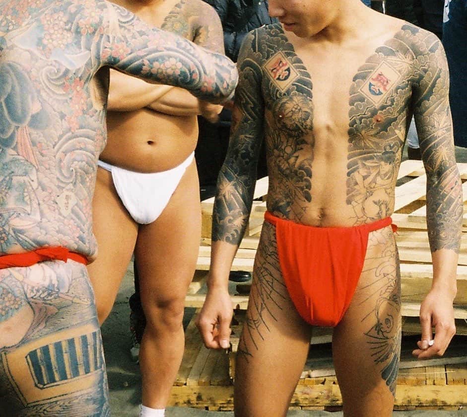 東京DANDYのインスタグラム：「A grandfather admires his grandsons tattoos - a work in progress. Multiple generations on the shores of Shonan in celebration of the first full moon of the year, Jan 2019. I miss the feeling of being part of the moment yet steeped in history I get from local festivals and traveling in Japan.」