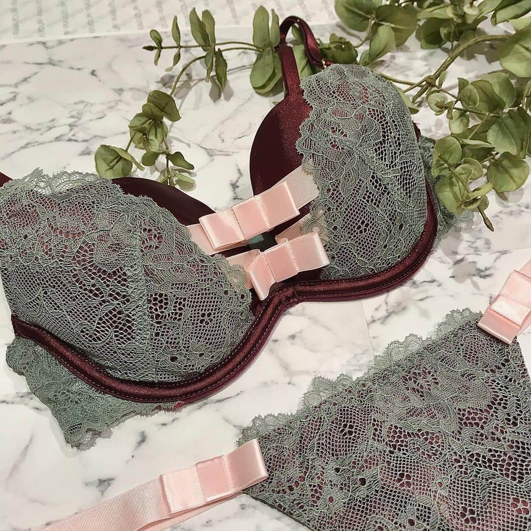 Ravijour札幌4丁目プラザ店のインスタグラム：「#ONSALE   キュートなリボンがインパクト大🎀 #ダブルリボンメイクリフト  詳しくはブログをご覧下さい☺️  . #ravijour #ラヴィジュール  #ravijourstaff  #ravijoursapporo  #ravijour_official #新作 #ランジェリー  #下着 #リボン  #pivot #ピヴォ」