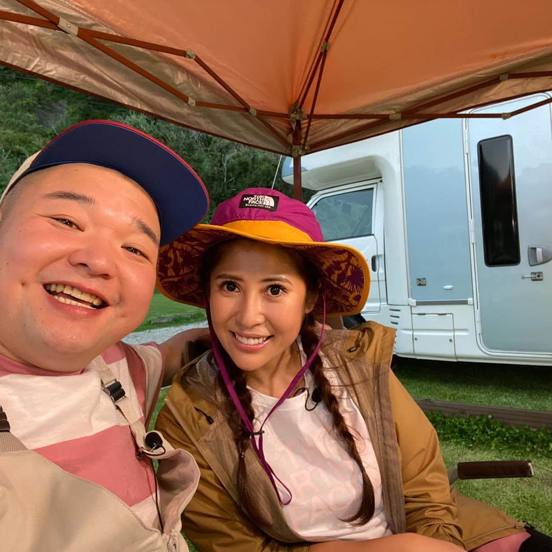 内山信二のインスタグラム：「「告知1」  明日7月31日 テレビ東京のよじごじDays(15時40分〜16時54分)に ぽっちゃり夫婦で出ます😊😊 是非観てください‼️ . #テレビ東京 #よじごじDays #ロケ #楽しかった #キャンピングカー #お世話になりました #プライベート過ぎてるかもw #また行きたい😆 #見てね #ぽっちゃり夫婦 #内山信二 #琴」