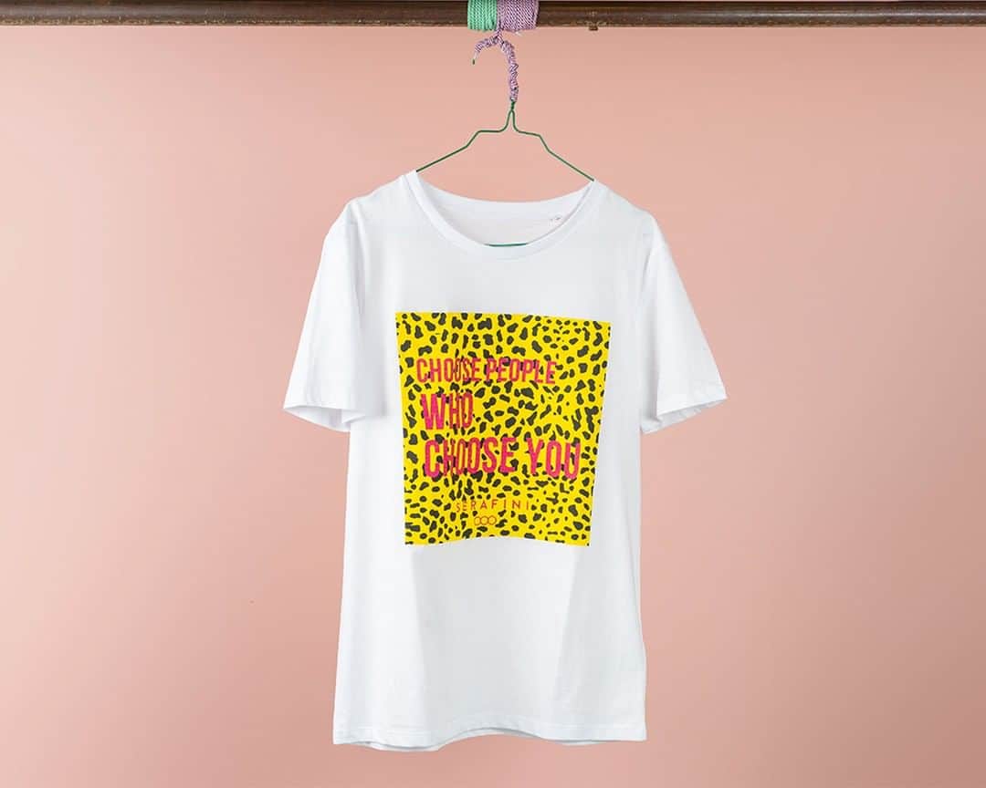 のインスタグラム：「Choose people who choose you! ⁠ Take a look at our t-shirts, and pick your favorite. ⁠ #WeAreSerafini #SerafiniShoes⁠ .⁠ .⁠ .⁠ .⁠ #sneakers #shoes #fashion #sneaker #sneakersaddict #style #sneakerheads #streetwear #ootd #vans #converse #nike #adidas #streetstyle #igsneakercommunity  #sneakerporn #sneakerholics #sneakerfreaker #footwear #shoesaddict #tshirts #fashion #tshirtdesign #clothing  #unisex #tee #italianstyle #italiandesign」