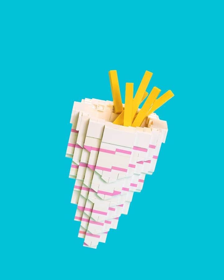 LEGOさんのインスタグラム写真 - (LEGOInstagram)「Treat yourself with some fries 🍟🙌 #LEGO #fries #summer」7月30日 20時00分 - lego
