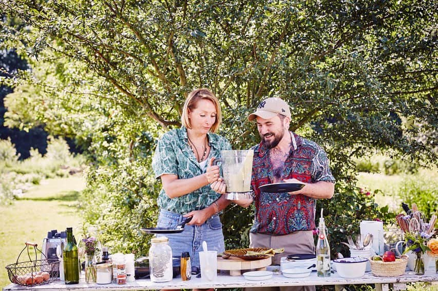 ジャンポールレスパナールさんのインスタグラム写真 - (ジャンポールレスパナールInstagram)「. When my friend @sofiedumontchef asked me to take part to her cooking show and try a green pankake recipe I directly said a BIG YES. I really like cooking even if I don’t do it as often I would like to. Food is always present in my creations. From designing a fashion collection to interior design, there is always a moment when I think : “what is this/these character/inhabitants eating?” Food federates and for sure is a good conversation starter to share ideas and experiences about our own bubble and cultures we know less. ♥️」7月30日 20時01分 - jeanpaullespagnard
