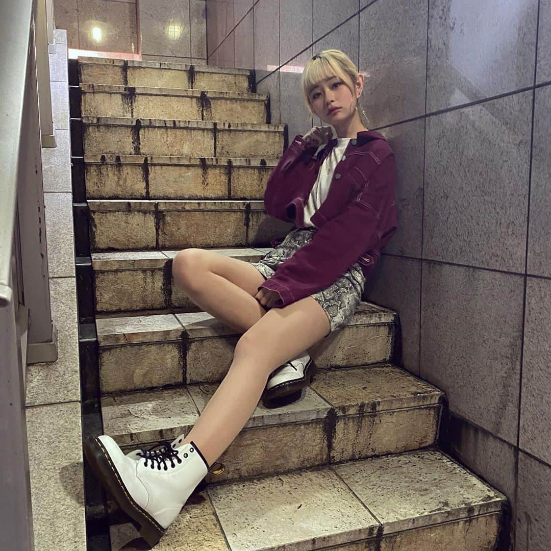 かれんのインスタグラム：「･ ･ 見覚えあるかもこのコーデ  お仕事の事情で季節感おかしい😇   #かれんのくろーぜっと   #実は4キロ太った  #痩せな」