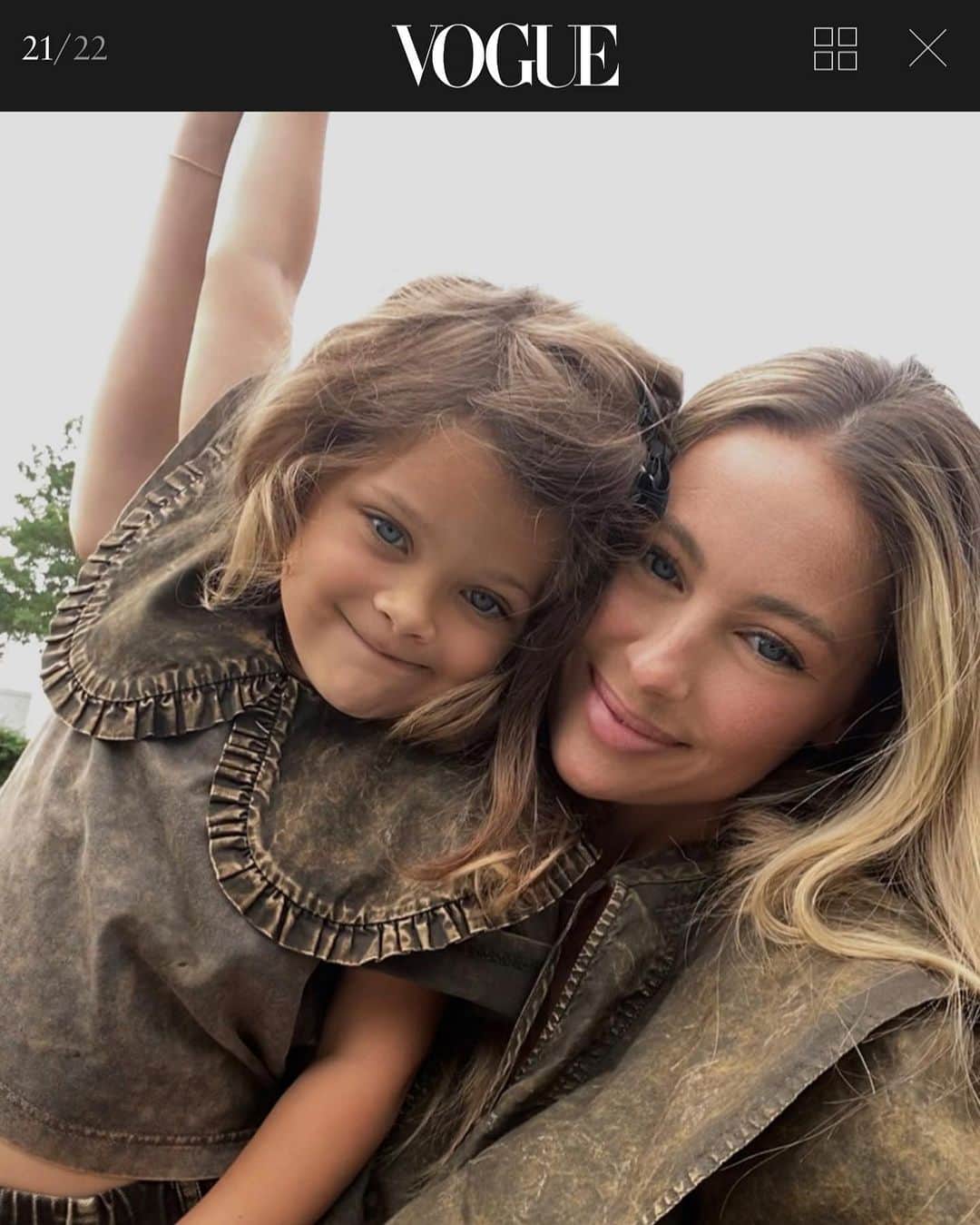 Mathilde Goehlerのインスタグラム：「Annonce.. Me and mini me for @seanewyork 👼🏽」