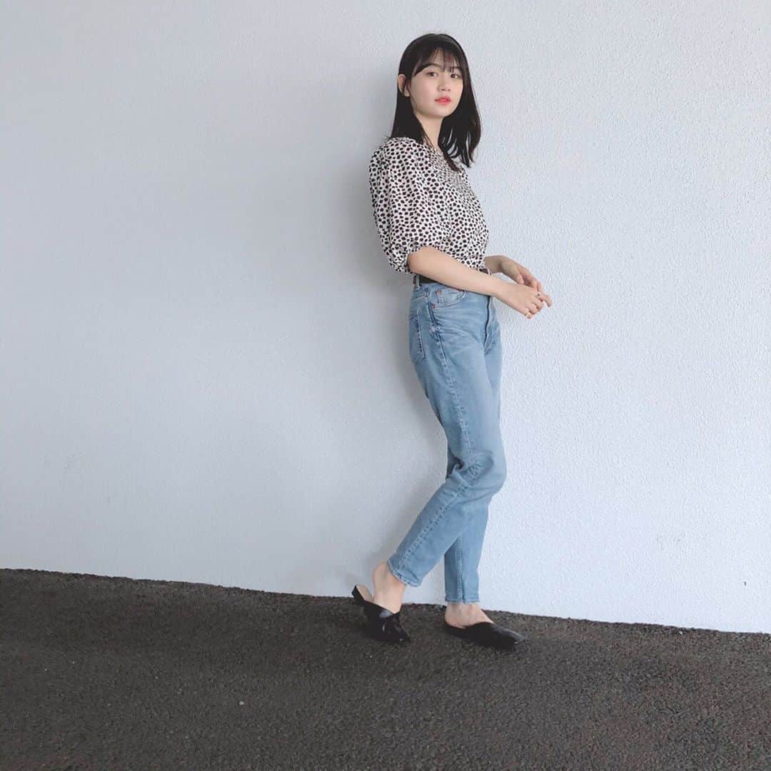新潮社「ニコラ」さんのインスタグラム写真 - (新潮社「ニコラ」Instagram)「お花柄のパフスリーブトップス🌼 使いやすくてお気に入りなんだ〜！ デニムを合わせたのが大人っぽポイントです🤍  tops→H&M bottom→moussy shoes→wego  #安村真奈 #マナ #ニコモSNAP #ニコモ #ニコラ #nicola #高校生 #jk1 #今日のコーデ #きょコ #お洒落さんと繋がりたい」7月30日 20時39分 - nicola_snap