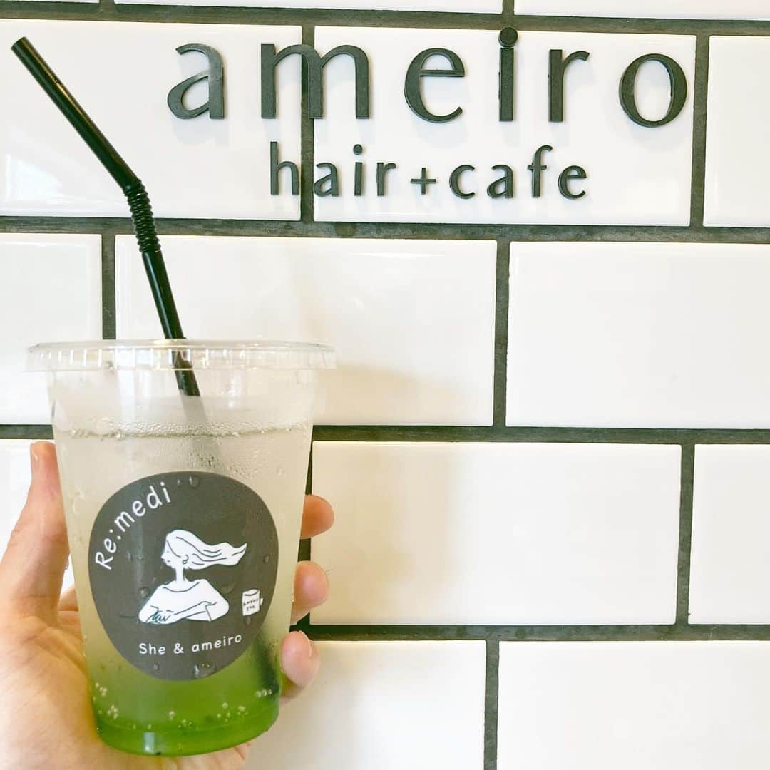 金村慎太郎〈hair+cafe〉さんのインスタグラム写真 - (金村慎太郎〈hair+cafe〉Instagram)「「美髪は健康から」﻿ ﻿ ﻿ ﻿ 前回は、なぜ酵素を？﻿ について投稿させていただきました。﻿ ﻿ ﻿ ﻿ 当店ameiroでは﻿ 髪質改善につながる、﻿ 酵素生活をご提案させていただいてます。﻿ ﻿ ﻿ ﻿ 髪質改善の結果を﻿ さらに良く保つには‥﻿ ﻿ ﻿ ✨健康でキレイに。﻿ ﻿ そして何よりも、﻿ ﻿ ✨楽しくなければ続きません。﻿ ﻿ ﻿ ﻿ 楽しく体質改善するために﻿ 酵素ドリンクは必要不可欠♪﻿ ﻿ ﻿ ﻿ 「最近疲れやすい」﻿ ﻿ ﻿ 一番多い悩みです。﻿ ﻿ ﻿ ﻿ カットをしながら、カラーをしながら、﻿ またカラーの放置時間中に、﻿ 酵素生活のアドバイスを﻿ させていただいてます。﻿ ﻿ ﻿ ﻿ お客様に召し上がっていただく、﻿ オリジナル酵素ドリンクも試作中です♪﻿ ﻿ ﻿ ﻿ 『自分でも作ってみたい！』﻿ ﻿ というお声も多いので、﻿ ﻿ ﻿ ﻿ 夏の終わりくらいに当店で、﻿ ﻿ 【1day酵素ジュース作り教室】﻿ ﻿ も予定しています♪﻿ ﻿ ﻿ ﻿ ✨美髪は健康から✨﻿ ﻿ ﻿ ﻿ 体質改善をして、﻿ 健康な髪質も取り戻していきましょう☆﻿ ﻿」7月30日 20時36分 - ameiro_hair