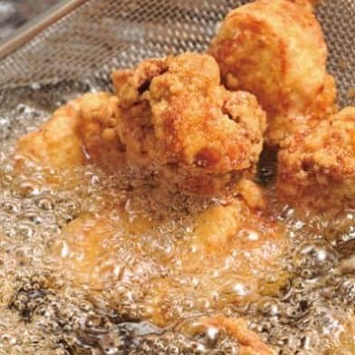 T.G.HEARTH TGハースのインスタグラム：「こんにちはTGハースです！﻿ なんか涼しい気温ですねー🥶﻿ ハンバーグにカレーにから揚げ😋﻿ みんなの好きなものいっぱいのランチメニューになってます👍今日のランチはTGハースへGO✨✨﻿ ﻿ ﻿ チキンフルサイズ¥1980とお得になってます‼️﻿ すぐ電話↓↓↓期間限定なのでお早めに〜💕💕💕﻿ ☎️03-6416-9445←ﾖｳﾁｪｹﾗ👍﻿ ⭐️旨辛フェアも絶賛開催中なのでテイクアウトチキンの味変更やハーフ&ハーフも対応してます🤓﻿ ﻿ ﻿ ◆モバイルオーダーも出来るようになりました✨﻿ プロフィールからHPをアクセスしてください♪﻿ モバイルオーダー﻿ https://tgh.for.dinii.jp/﻿ ﻿ ◆Uber eats・menu・出前館によるデリバリー﻿ 11:30〜21:00﻿ ﻿ ◆LINE@登録お願いします♪﻿ https://lin.ee/g0H4jc6﻿ ﻿ ﻿ 皆さまの笑顔に会えますように！💕💕💕﻿ ﻿ #TGハース#代官山ディナー#代官山ランチ#恵比寿グルメ#恵比寿ビストロ#恵比寿ディナー#代官山グルメ #ハース #代官山テイクアウト#恵比寿ランチ#ラクレット#チーズ#ロティサリーチキン#恵比寿ご飯#menu#恵比寿ワイン#テイクアウト#渋谷ディナー#恵比寿チーズ#tghearth#渋谷グルメ#渋谷ランチ#恵比寿チーズ#恵比寿カフェ#チーズケーキ#渋谷テイクアウト#恵比寿新聞#恵比寿ビール#チーズフォンデュ#恵比寿テイクアウト」