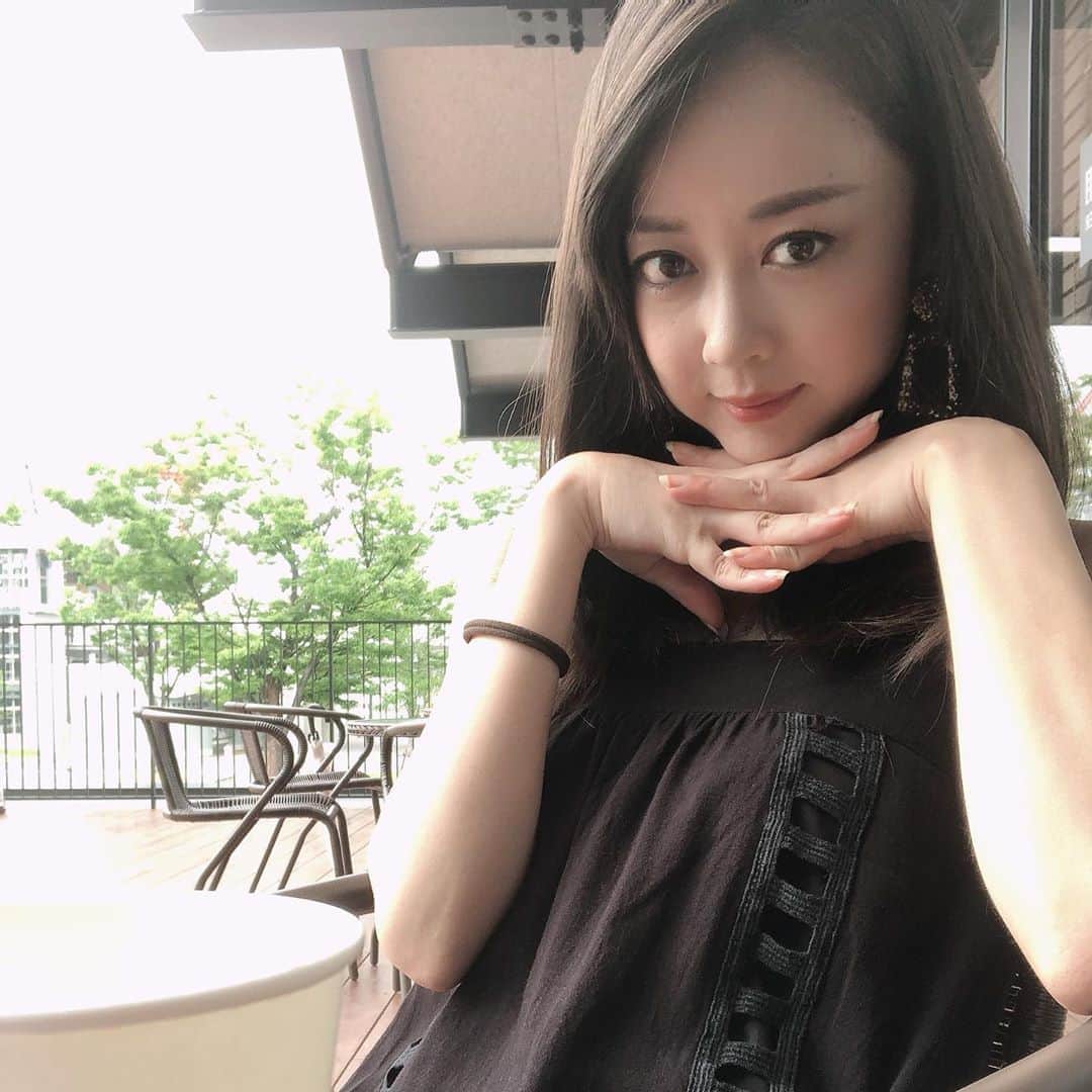 瑛蓮のインスタグラム：「日々の積み重ねが大事だそうですが、それが出来ない人、ととして生きていても、振り向いてみるとよく分からんもんが勝手に積み重なってますね。何を積み重ねるかがポイントなんですかね。  #瑛蓮 #梅雨」