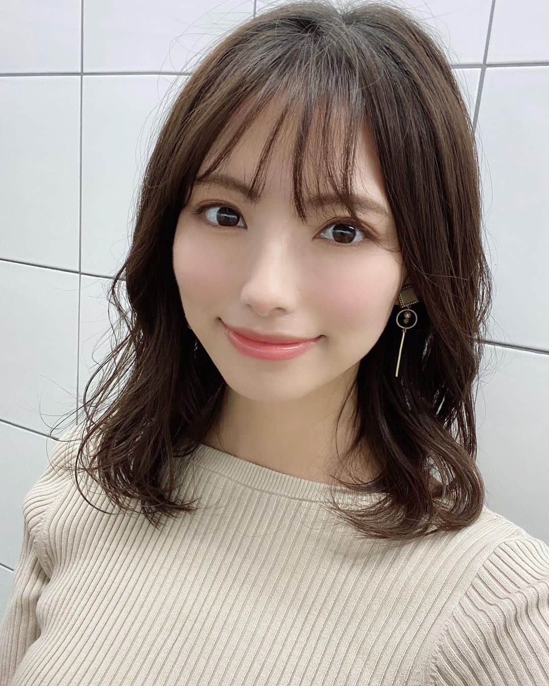 橘沙奈 橘沙奈さんのインスタグラム写真 - (橘沙奈Instagram)「* 昨日はMINX銀座店で @minx_maami さんの  ヘッドスパ受けて来ました💆‍♀️✨ * 前回受けた後もほんとに肩周りも頭も軽くなって 次の日もすごく快適だったっ🥺  私肩こりかなり酷いんです😭💦 * * 今回もヘッドスパ ...