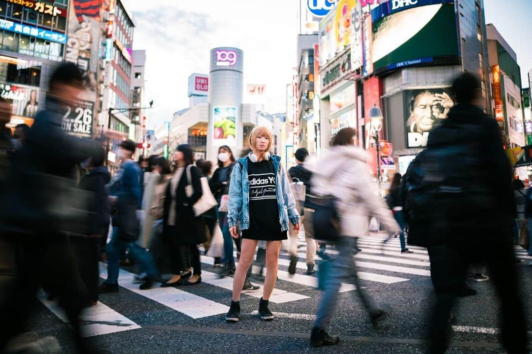 清瀬まちのインスタグラム：「忘れてたストリート撮影第②弾w  ー渋谷ー‬ photo:土屋勇人‬  #金髪ショート　#ストリート‬」