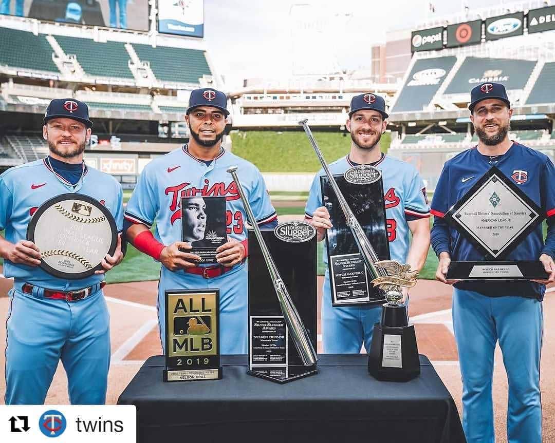 ネルソン・クルーズのインスタグラム：「Geeat day at the ballpark Un buen día en el estadio #Repost @twins (@get_repost) ・・・ Congrats on all the hardware guys! 🏆 #MNTwins」