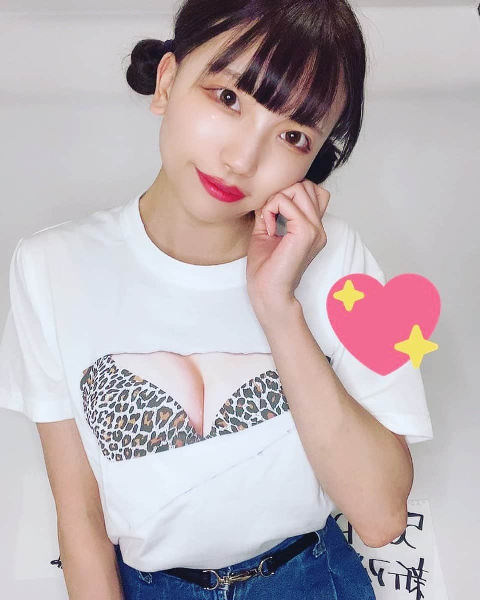 石原美沙紀さんのインスタグラム写真 - (石原美沙紀Instagram)「おっぱいTシャツ👕配信で突然着用したけどドッキリ大成功💖アイドルちゃんぜひやってみてほしいwww  #アイドル　#おっぱい　#Tシャツ　#パーティーグッズ　#部屋着　#女優　#japanesegirl #followforfollowback #follow4like #likeforlikes #モデル　#自撮り　#selfie #石原美沙紀　#フォローしてね」7月30日 12時13分 - misaki_ishihara99