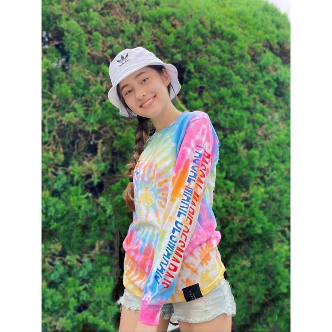 Eidaさんのインスタグラム写真 - (EidaInstagram)「日本でshopping第一弾💛﻿ 待望のマリエさんTシャツ届いた📦﻿ ﻿ stojoカップも一緒に♪ ﻿ ﻿ このcollapsible cupは底を押すと平らになるよ👍持ち運び便利そう😉﻿(5枚目) ﻿ 今日のoutfit💛﻿ ﻿ Top: ﻿ #pascalmariedesmarais_pmd Shorts: Aeropostale﻿ Hat: Adidas ﻿ Collapsible Cup : Stojo (via pascalmarie)﻿ ﻿ ﻿ ﻿ ﻿ ﻿ #pascalmariedesmarais ﻿ #japaneseamerican﻿ #mixedgirl﻿ #ootd﻿ #ootd4nylonjp﻿ #teenager﻿ #tiedye﻿ #stojocup  #collapsiblecup﻿ #絞り染め﻿ #三つ編み﻿ #カジュアル﻿ #ロンT﻿ #マリエ さん﻿ #Tシャツ女子﻿ #13歳女子﻿」7月30日 12時15分 - lespros_eida