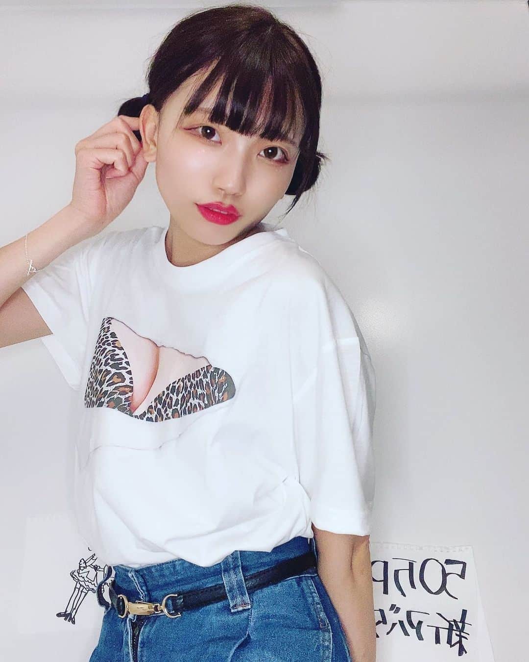 石原美沙紀のインスタグラム：「#おっぱいきっかけ　でいいので推してください。わら💖😂  #アイドル　#おっぱい　#Tシャツ　#パーティーグッズ　#部屋着　#女優　#japanesegirl #followforfollowback #follow4like #likeforlikes #モデル　#自撮り　#selfie #石原美沙紀　#フォローしてね」