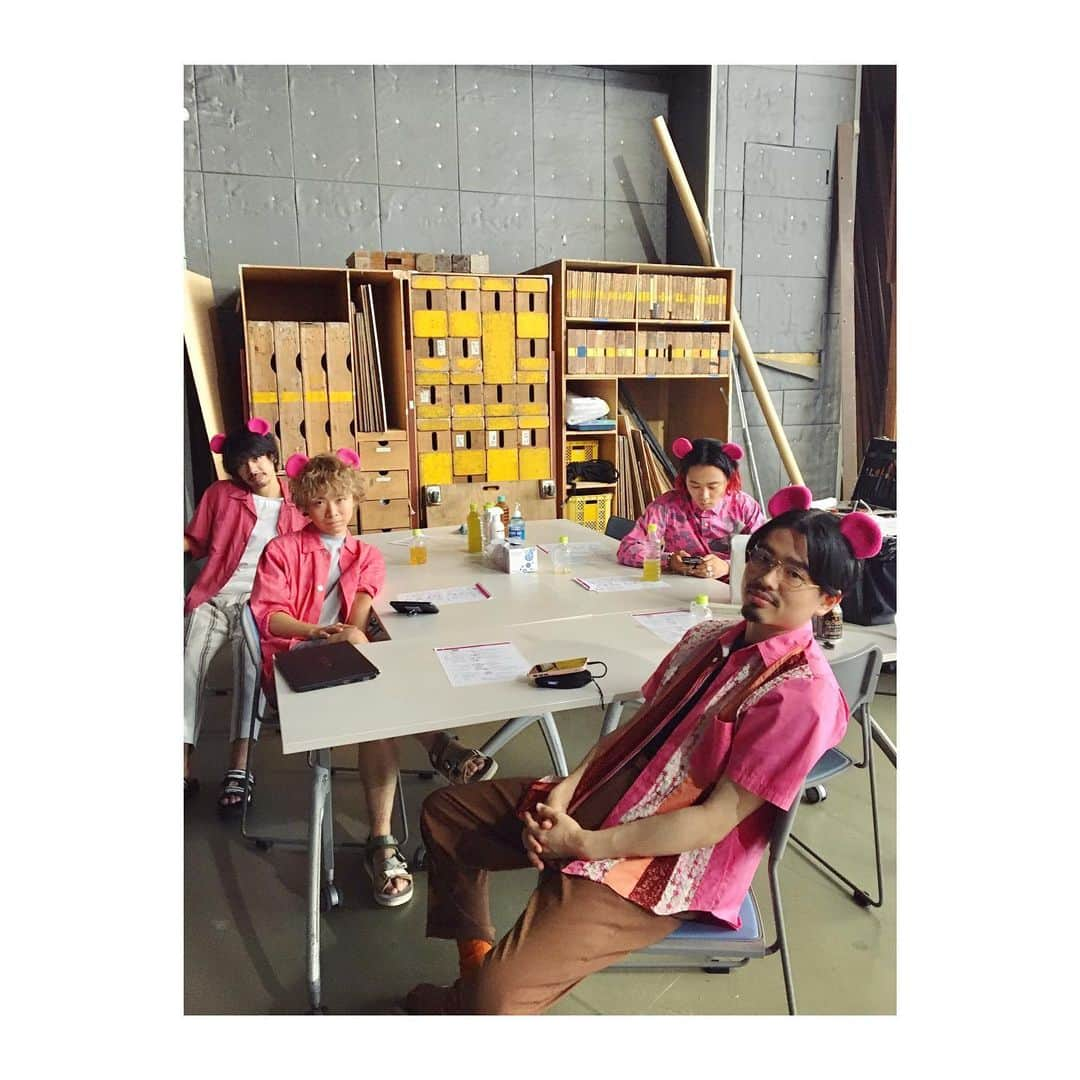 TEPPEIさんのインスタグラム写真 - (TEPPEIInstagram)「ピンクつけ耳オカモトズ #okamotos」7月30日 12時30分 - stylist_teppei