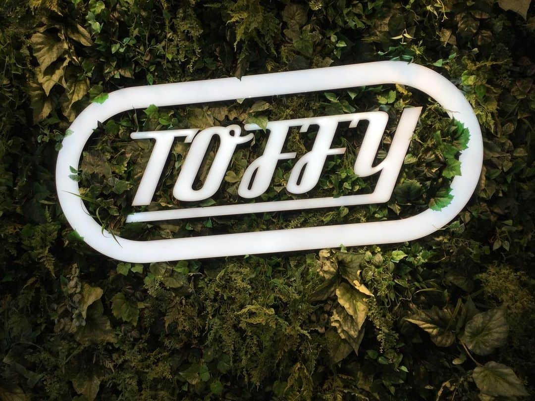 Toffy_Jiyugaokaさんのインスタグラム写真 - (Toffy_JiyugaokaInstagram)「． こんにちは！ Toffy自由が丘店でございます！ いつもInstagramをご覧頂き 誠にありがとうございます！ ． ． ． とうとう… 閉店まで本日を含めて あと２日となりました😢 ． ． Toffyアイテムを 一度にご覧になれるのは 当店だけとなります！ ． スタッフ一同 ご来店お待ちしております！ ． 当店では新型コロナウイルス 感染対策の取り組みを行っております。 マスク着用での入店、 アルコールでの消毒、 入店制限等のご協力・ご理解のほど 宜しくお願い致します。 ． . #toffy #トフィー #toffy自由が丘 #自由が丘 #東横線 #大井町線 #雑貨のお店 #雑貨屋 #雑貨店 #家電 #閉店 #閉店セール #お買い得」7月30日 12時36分 - toffy_jiyugaoka