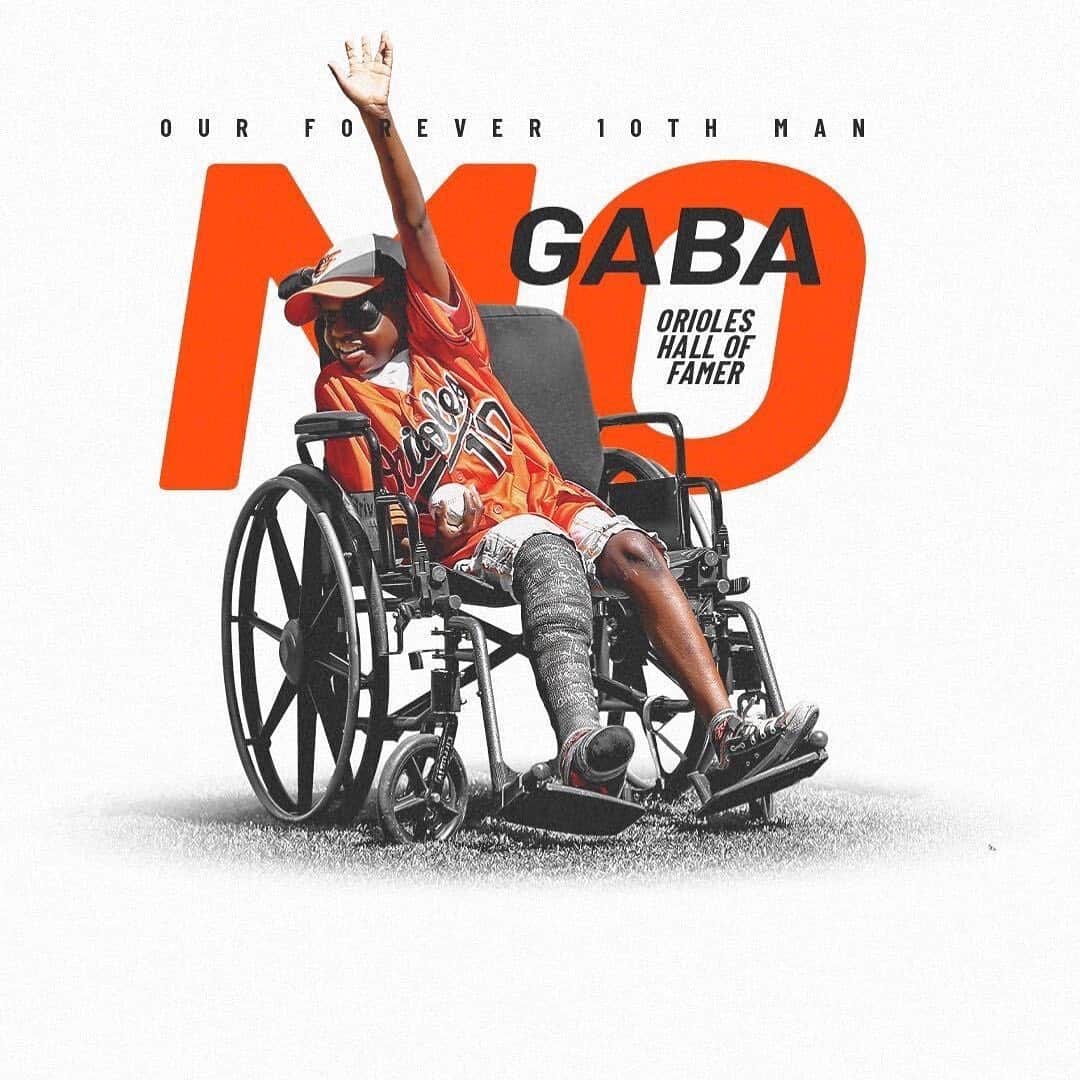 ベンジー・マッデンのインスタグラム：「We love you Mo 🧡🖤🧡」