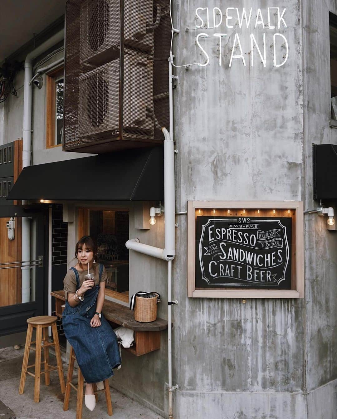 C A F E L O V E Rさんのインスタグラム写真 - (C A F E L O V E RInstagram)「SIDE WALK STAND//中目黒 中目黒駅徒歩5分、目黒川沿いにあるコーヒースタンド☕️ サンドウィッチも絶品♡ ㅤ @sidewalk_stand  #SIDEWALKSTAND #サイドウォークスタンド  ※営業状況やメニューなど詳細は、 各アカウントでご確認ください それぞれができる形で大好きなカフェを応援しよう！ #コロナフードアクション」7月30日 13時15分 - _cafelover_