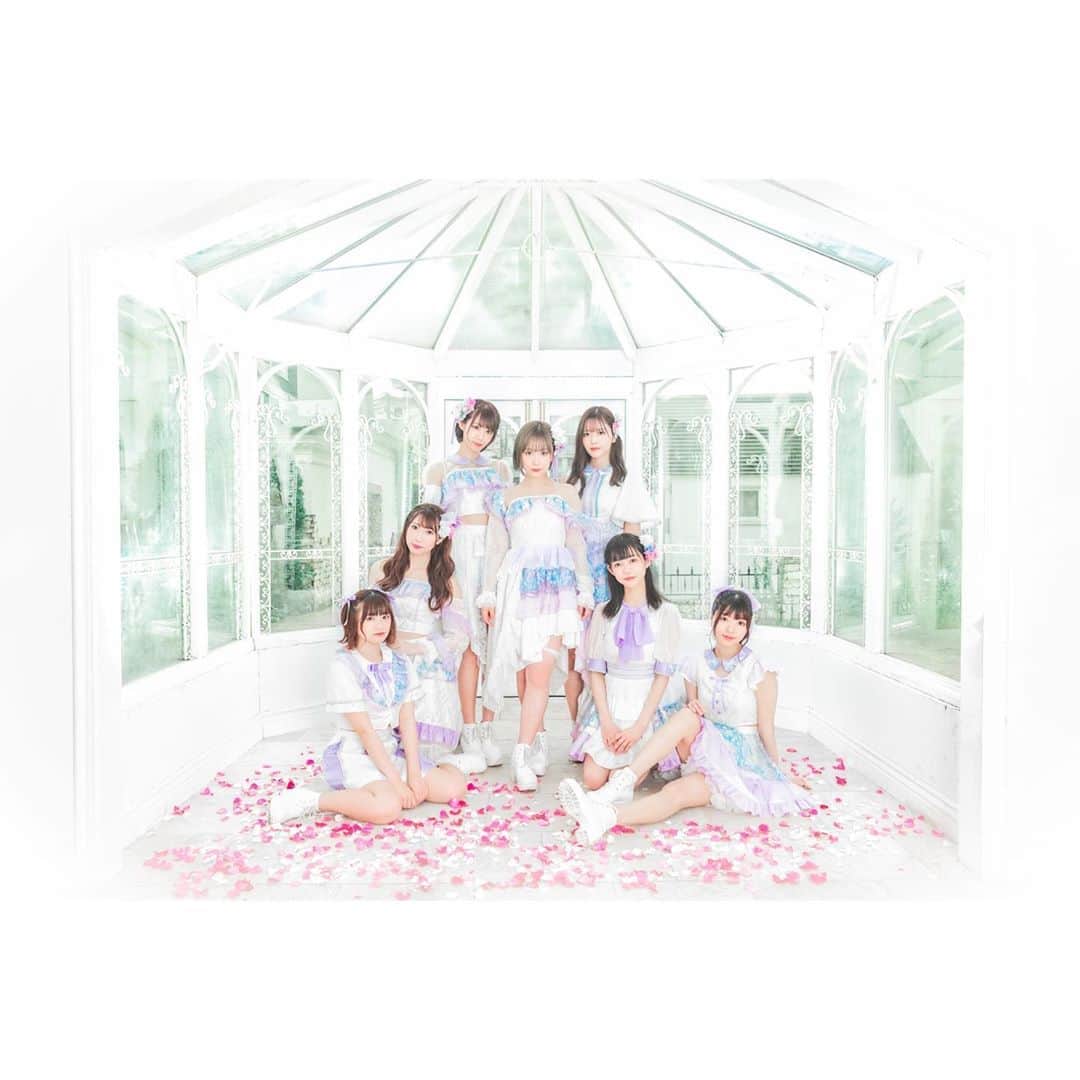のインスタグラム：「. . 虹色の飛行少女 新アー写 🌈  #アイドル #地下アイドル #衣装 #虹色の飛行少女」