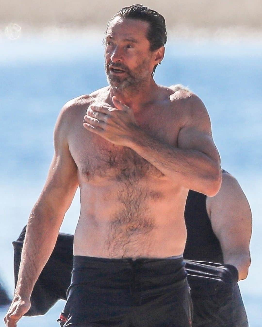 Just Jaredさんのインスタグラム写真 - (Just JaredInstagram)「@thehughjackman shows off his hot bod during a day at the beach with wife @deborralee! #HughJackman #DeborraLeeFurness Photos: Backgrid」7月30日 13時32分 - justjared
