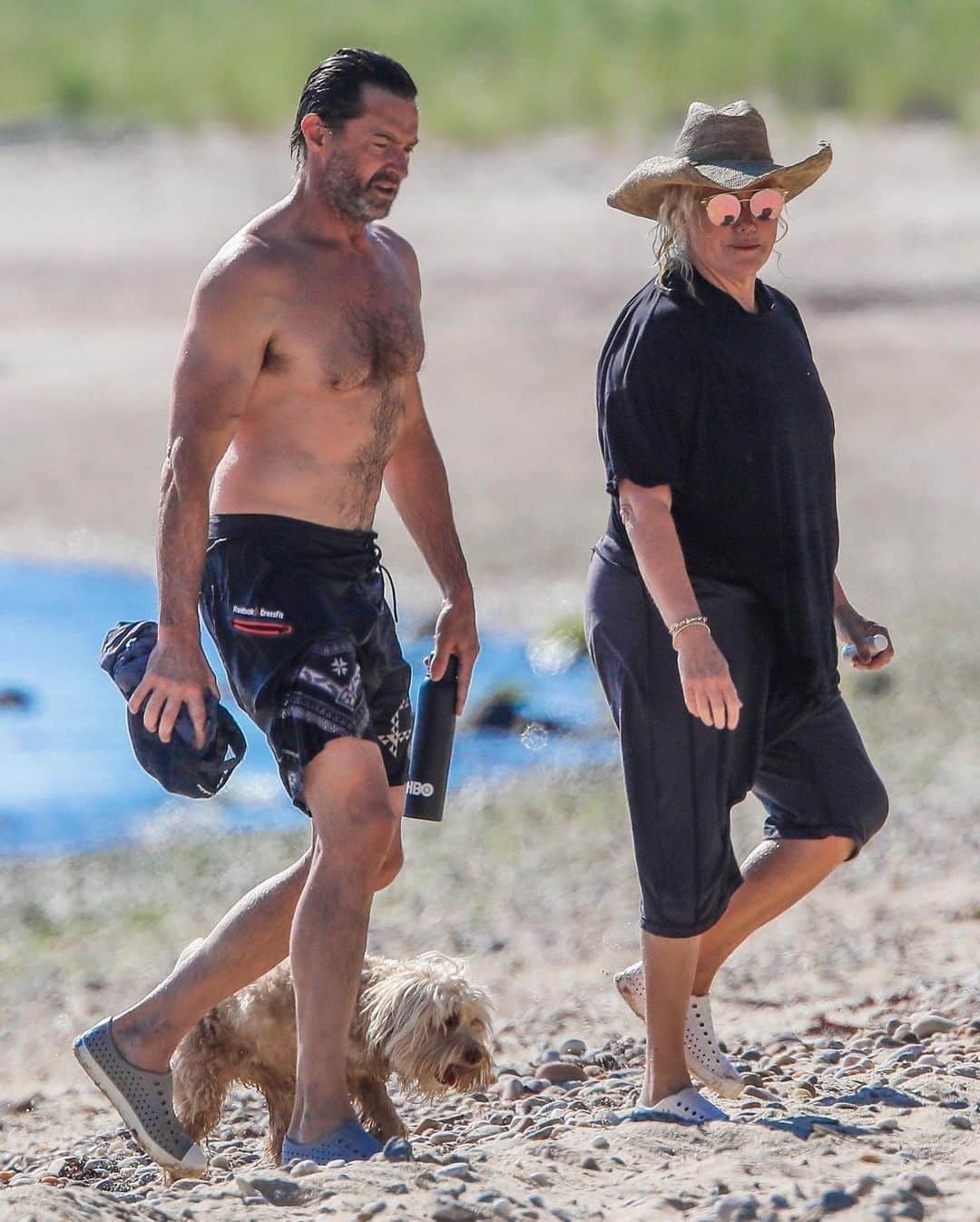 Just Jaredさんのインスタグラム写真 - (Just JaredInstagram)「@thehughjackman shows off his hot bod during a day at the beach with wife @deborralee! #HughJackman #DeborraLeeFurness Photos: Backgrid」7月30日 13時32分 - justjared