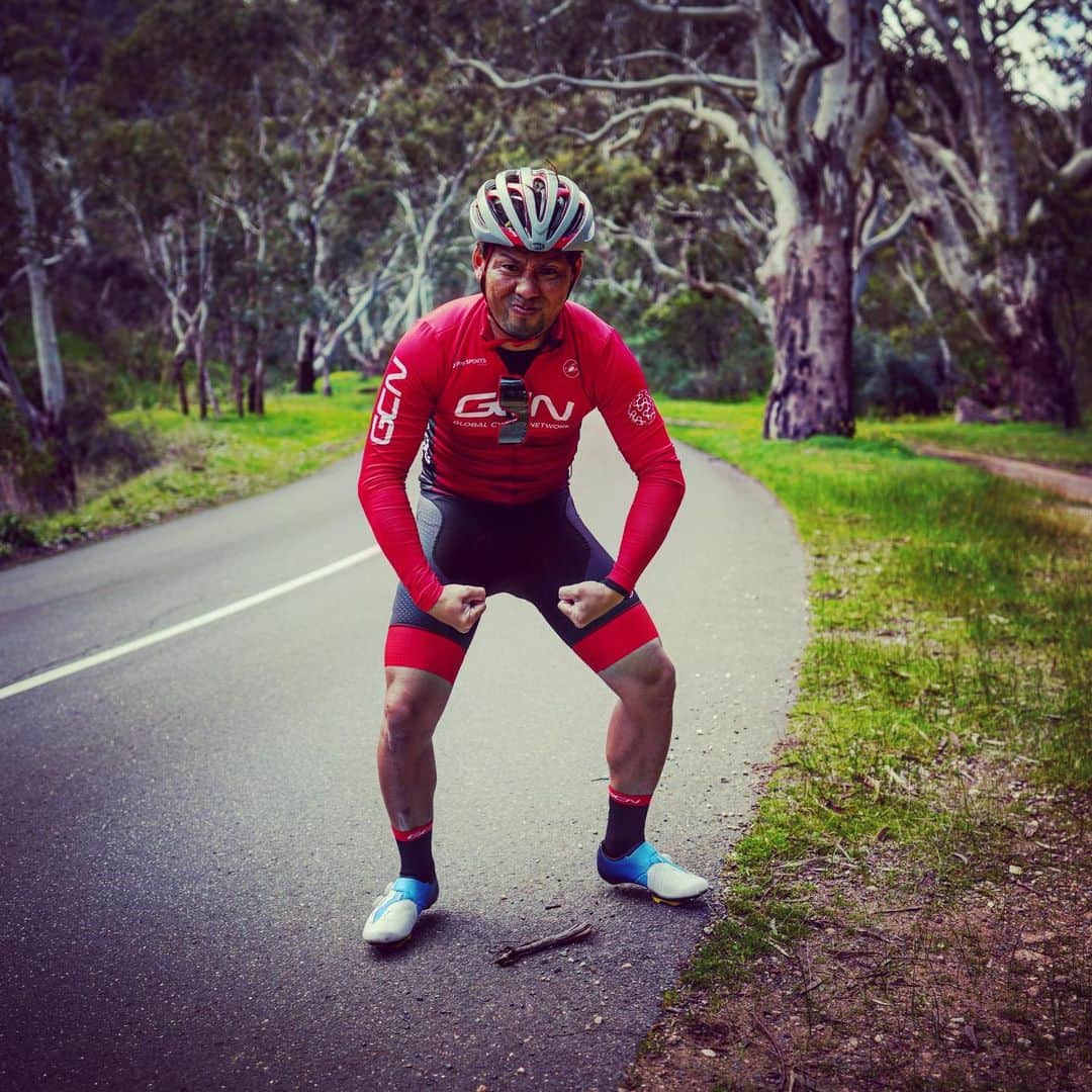 土井雪広のインスタグラム：「今日の撮影はタフだったぜ…。 筋肉付いた気分🤪🤪🤪  #gcn #castelli #bellhelmets #fizikshoes」