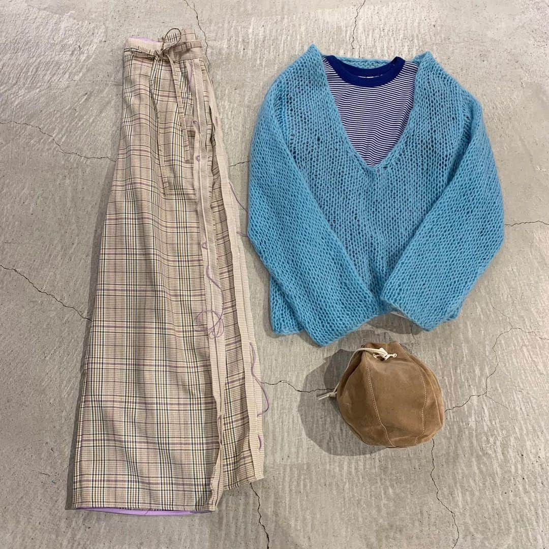 BEAMS WOMEN SHIBUYAさんのインスタグラム写真 - (BEAMS WOMEN SHIBUYAInstagram)「【Recomend style】﻿ ＜steven tai＞ ＜BEAMS BOY＞ ﻿ 新作も続々と入荷しております🦋﻿ お電話にて、お気軽にお問い合わせ下さい！﻿ ☎︎03-3780-5501﻿ ﻿ #tokyo_mix_style_beams_women_shibuya﻿ －－－－－－－－－－－－－－﻿ ﻿ ・knit【BEAMS BOY】﻿ 13-15-0788-126﻿ ¥13,800+tax﻿ ﻿ ・Tshirts【BEAMS BOY】﻿ 13-04-0542-875﻿ ¥3,900+tax﻿ ﻿ ・pants【steven tai】﻿ 61-23-0752-671﻿ ¥40,000+tax﻿ ﻿ ・bag【Hender Scheme】﻿ 61-62-0271-309﻿ ¥13,000+tax﻿ ﻿ #steventai#henderscheme #beams_women_shibuya#raybeams#beamsboy#tokyo#ビームス#レイビームス#ビームスボーイ」7月30日 13時38分 - beams_women_shibuya