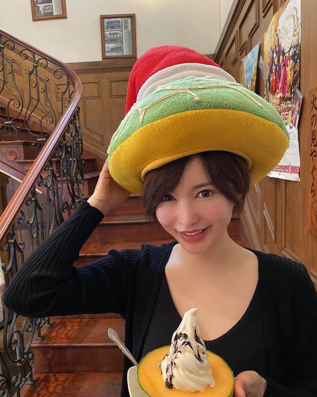 里美ゆりあのインスタグラム：「メロン大好き🍈💕  #メロン #melon #フルーツ #fruit #デザート #dezert  #生クリーム #トッピング #北海道 #でっかいどう #おでかけ #ほぼ #スッピン」