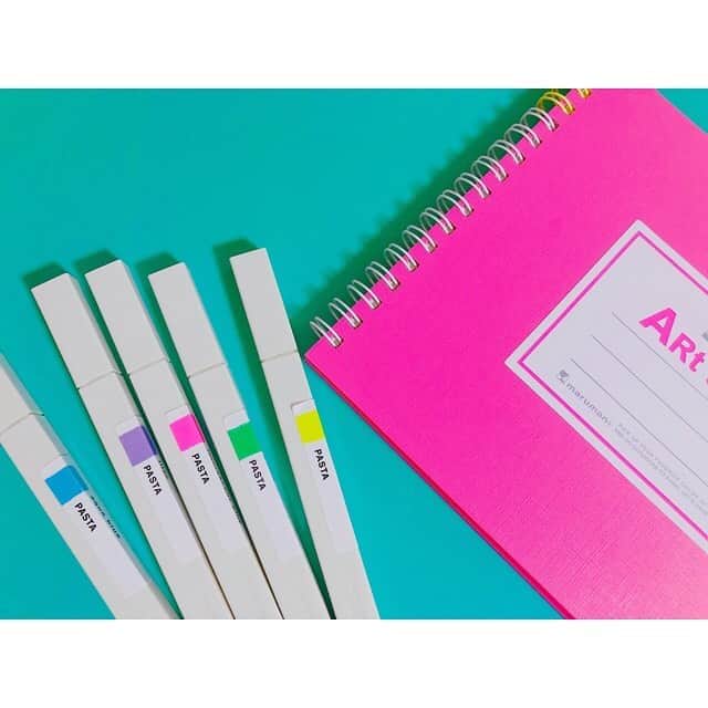 山岸愛梨さんのインスタグラム写真 - (山岸愛梨Instagram)「文房具屋さんで暮らしたい私ですが、最近新しいスケッチブックを買いに文房具屋さんに行ったら、新しいペンを発見してついでに買ってしまった(*´-`)⭐️💓🌈  クレヨンみたいだけど、乾くと色が手につかない固形マーカー。楽しいいいいいい(*´ω`*)らくがきしよー🐥🐥🐥  今日のポン子ちゃん生放送は絵日記企画です。22時からご参加くださいね🦄🍭  #文房具　#コクヨ　#PAST #絵日記　#ピカチュウ　#イラスト」7月30日 13時46分 - airi_yamagishi