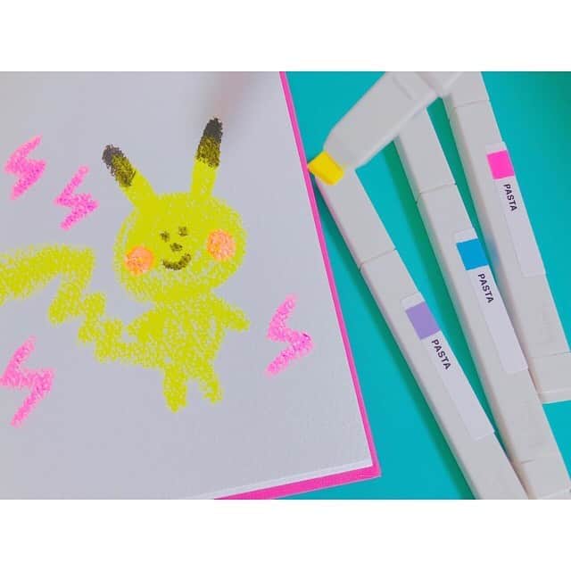 山岸愛梨さんのインスタグラム写真 - (山岸愛梨Instagram)「文房具屋さんで暮らしたい私ですが、最近新しいスケッチブックを買いに文房具屋さんに行ったら、新しいペンを発見してついでに買ってしまった(*´-`)⭐️💓🌈  クレヨンみたいだけど、乾くと色が手につかない固形マーカー。楽しいいいいいい(*´ω`*)らくがきしよー🐥🐥🐥  今日のポン子ちゃん生放送は絵日記企画です。22時からご参加くださいね🦄🍭  #文房具　#コクヨ　#PAST #絵日記　#ピカチュウ　#イラスト」7月30日 13時46分 - airi_yamagishi