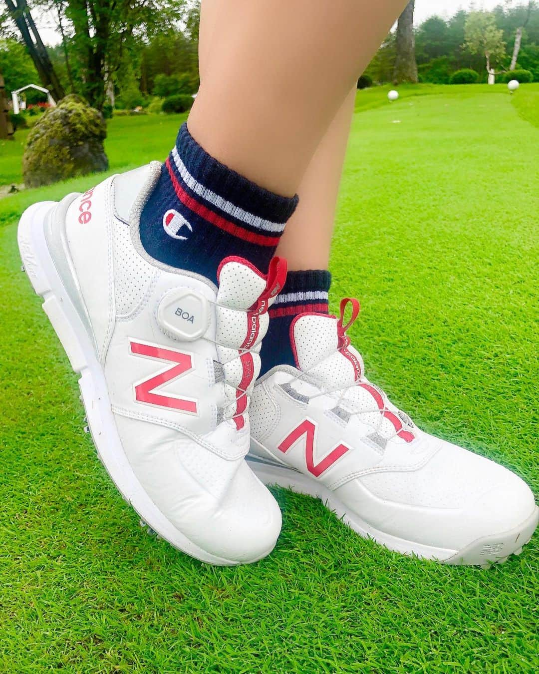 橋本真依さんのインスタグラム写真 - (橋本真依Instagram)「・﻿ New golf shoes 👟 💗﻿ ﻿ Amazonさんのファッションサマーセールで﻿ 新しいゴルフシューズを購入✨﻿ ﻿ まだまだ梅雨っぽくて﻿ なかなかスッキリしたお天気は﻿ 見られないけれど☔️﻿ 晴れた日にこのシューズおろしますっ♡﻿ ﻿ 楽しみっ♫﻿ ﻿ ﻿ ﻿ ﻿ ﻿ #女子力ねーさん#ニューバランス#サマーセール#アマゾン#amazonで発見#ゴルフ#ゴルフ女子#amazonfashionjp#sponsored#follop #happy#smile#love#peace#lucky#tbt#l4l#followme#followback#instagood﻿  @amazonfashionjp @follop.jp」7月30日 14時03分 - hashimotomai430