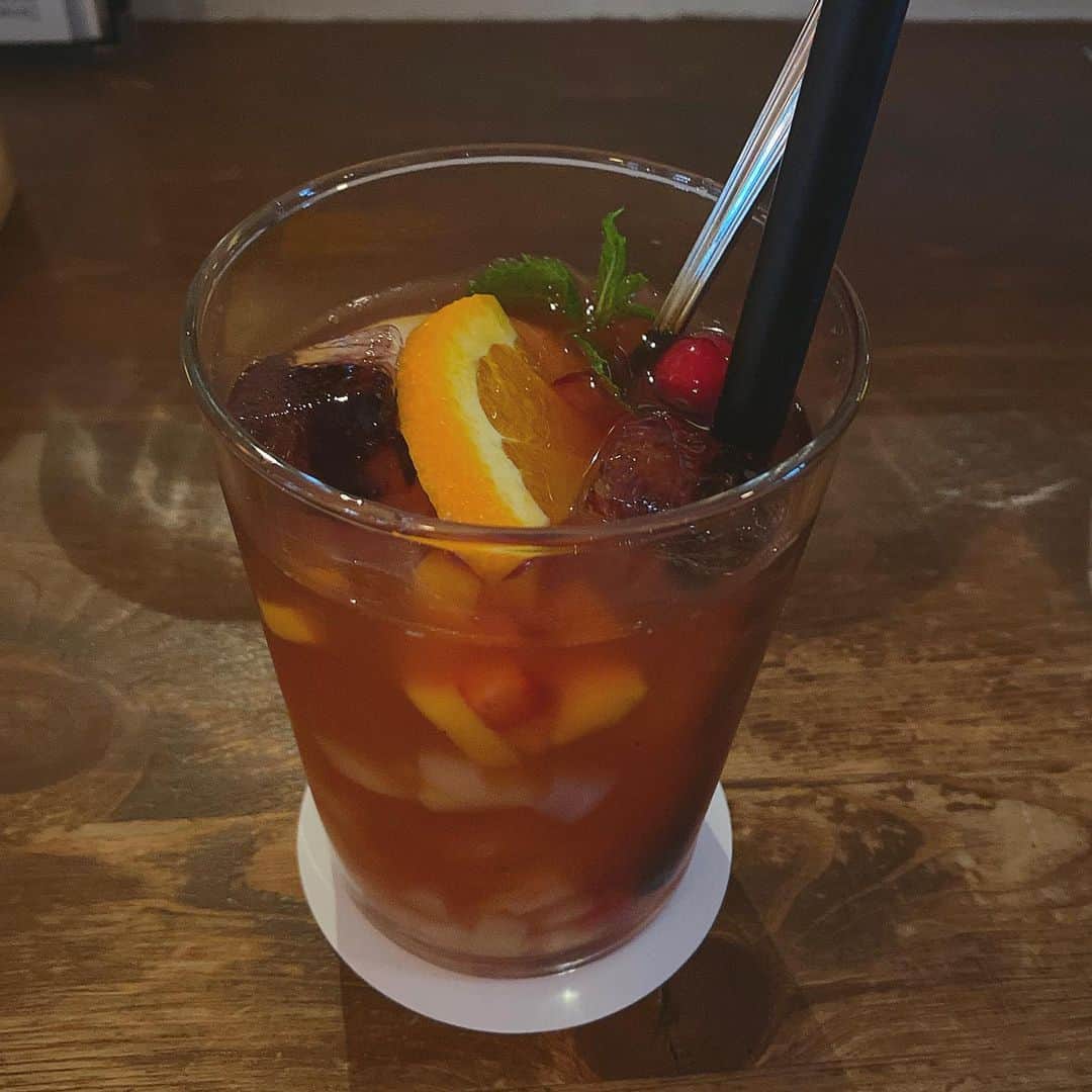 百瀬ひとみのインスタグラム：「画像フォルダにあってまだ載せてなかった食べ物飲み物シリーズ🍑 インスタ9月で辞めるから載せてないのもったいないからバンバン載せてみました。 フルーツティー美味しいです🍑」