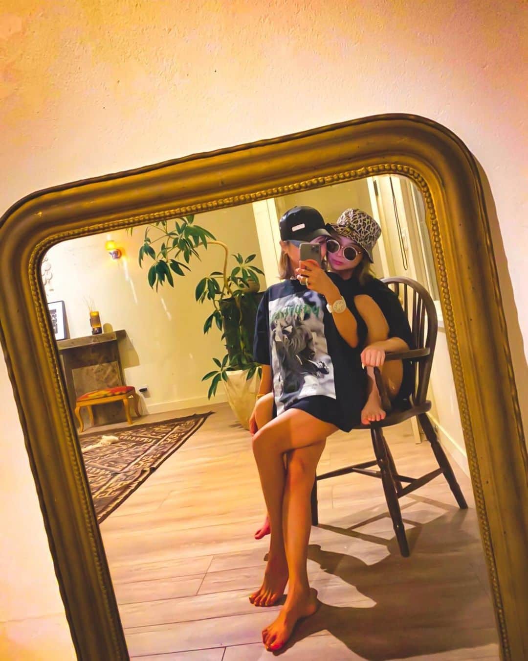 のインスタグラム：「𝕻𝖆𝖕𝖆𝖗𝖆𝖟𝖟𝖎 𝖎𝖓 𝖙𝖍𝖊 𝖗𝖔𝖔𝖒 @paparazzitokyo  .  #paparazzi」