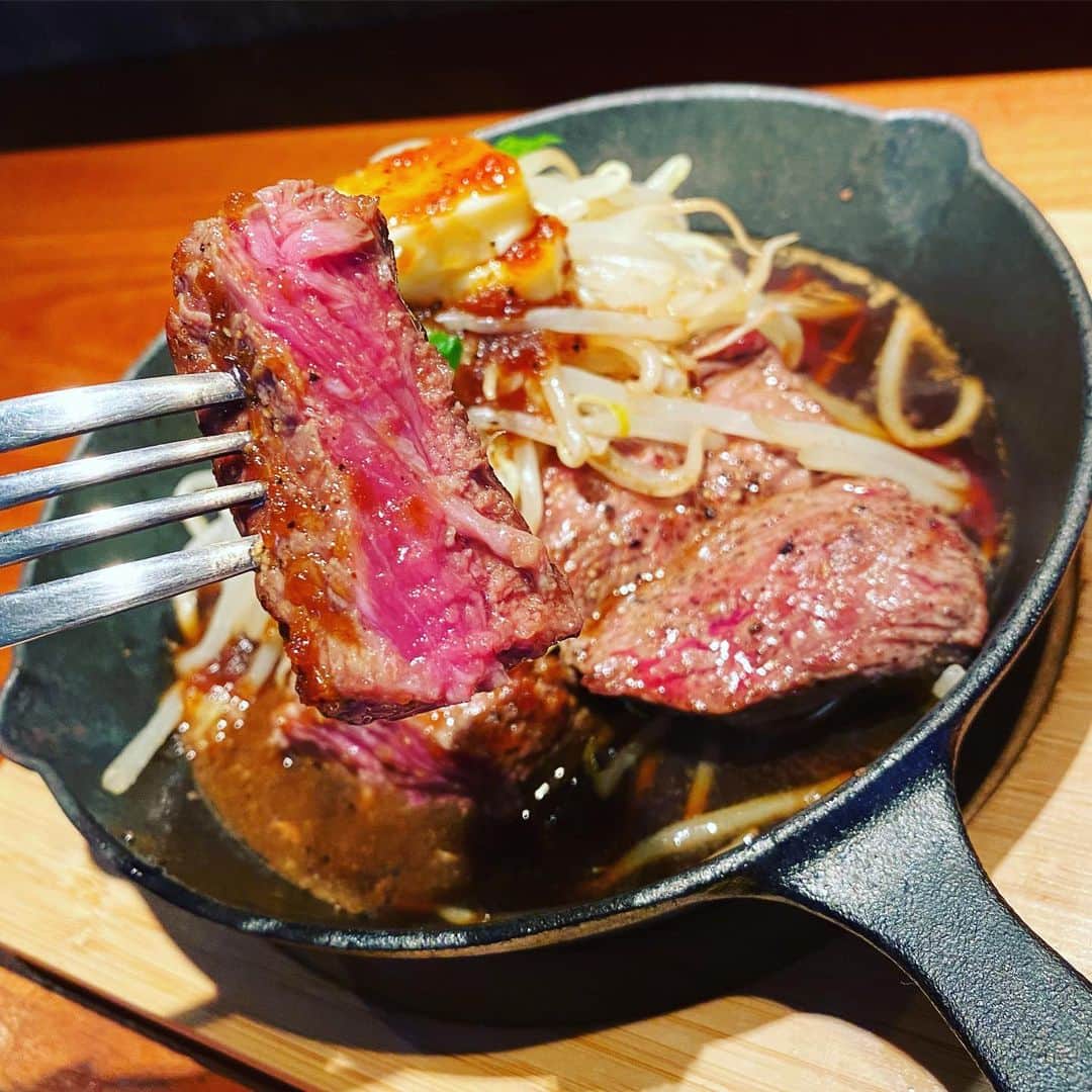 のインスタグラム：「7/29 豊洲場外食堂魚金 オープン1ヶ月記念 『ニクの日、百獣のステーキフェア』 ご来店ありがとうございました！ 170食完売致しました！ 大変ご好評頂きましたので、来月もやります！ 8/29(土) ニクの日！肉フェア！ 百獣のステーキ¥1,000-🥩 乞うご期待！！！」