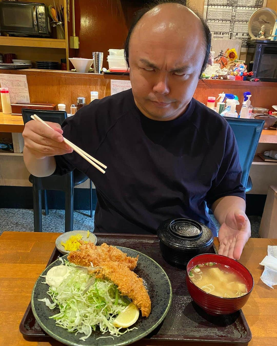 クロちゃんさんのインスタグラム写真 - (クロちゃんInstagram)「美味しくいただいたので、帰ろうと思ったら、  き、き、き、菊地ーーーー！！  太ったよねー、きみはーー。」7月30日 14時51分 - kurochandesuwawa