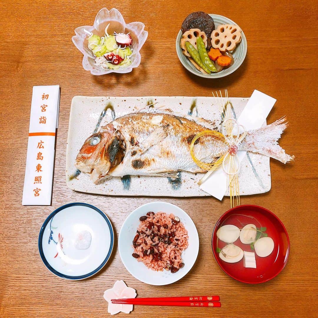 うえむらちかさんのインスタグラム写真 - (うえむらちかInstagram)「姪っ子ちゃんのお食い初め🐟👏﻿ ﻿ Happy 100th day❣️﻿ ﻿ ﻿ #おめでとう﻿ #お食い初め #お食い初めメニュー  #生後100日﻿ #お食い初め膳  #鯛料理 #お食い初め料理」7月30日 15時03分 - uemurachika
