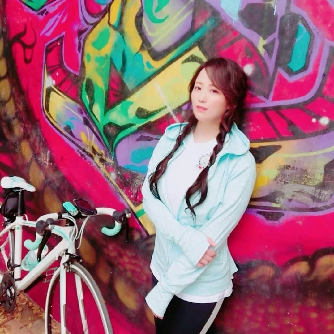 鈴木聖奈さんのインスタグラム写真 - (鈴木聖奈Instagram)「＊ @bianchijapan  @bianchibicycles  @louisvuitton  ＊ #ロードバイク  #ロードバイク女子  #ロードバイク初心者  #ポタリング  #ゆるポタ #ビアンキ  #チェレステ  #ミニベロ  #風景  #お散歩 #ロングヘア #ヘアアレンジ #ヘアスタイル #撮影  #自転車  #自転車女子  #ロードバイクのある風景  #ロードバイクのある生活  #ビアンキ女子  #ゆるふわアレンジ  #スポーツウェア  #スポーツ女子  #bianchibikes  #bicycles  #bianchi  #birdy  #bike  #trek  #cycling  #cyclist ⠀」7月30日 15時11分 - seina.suzuki