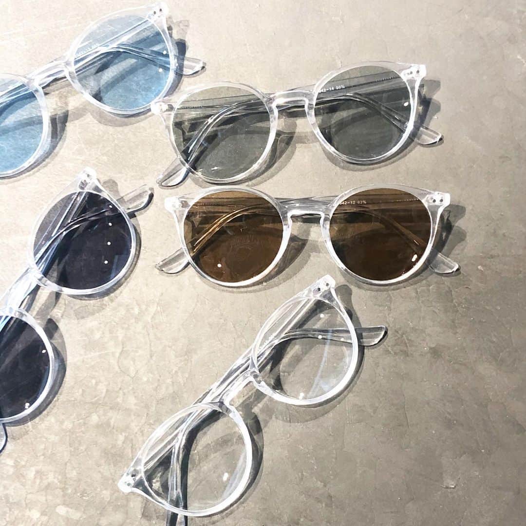 Me%さんのインスタグラム写真 - (Me%Instagram)「summer sunglasses ————— クリアテンプルメッキメガネ(item892724) クリアフレームカラーレンズサングラス(item885933) クリアフロントシルバーメガネ(item871799) トレンドのクリアメガネ、サングラスでコーデをアップデート。 ————— #mepercent #sunglasses #summer #clear #color #catframe #サングラス #夏」7月30日 15時14分 - me_percent