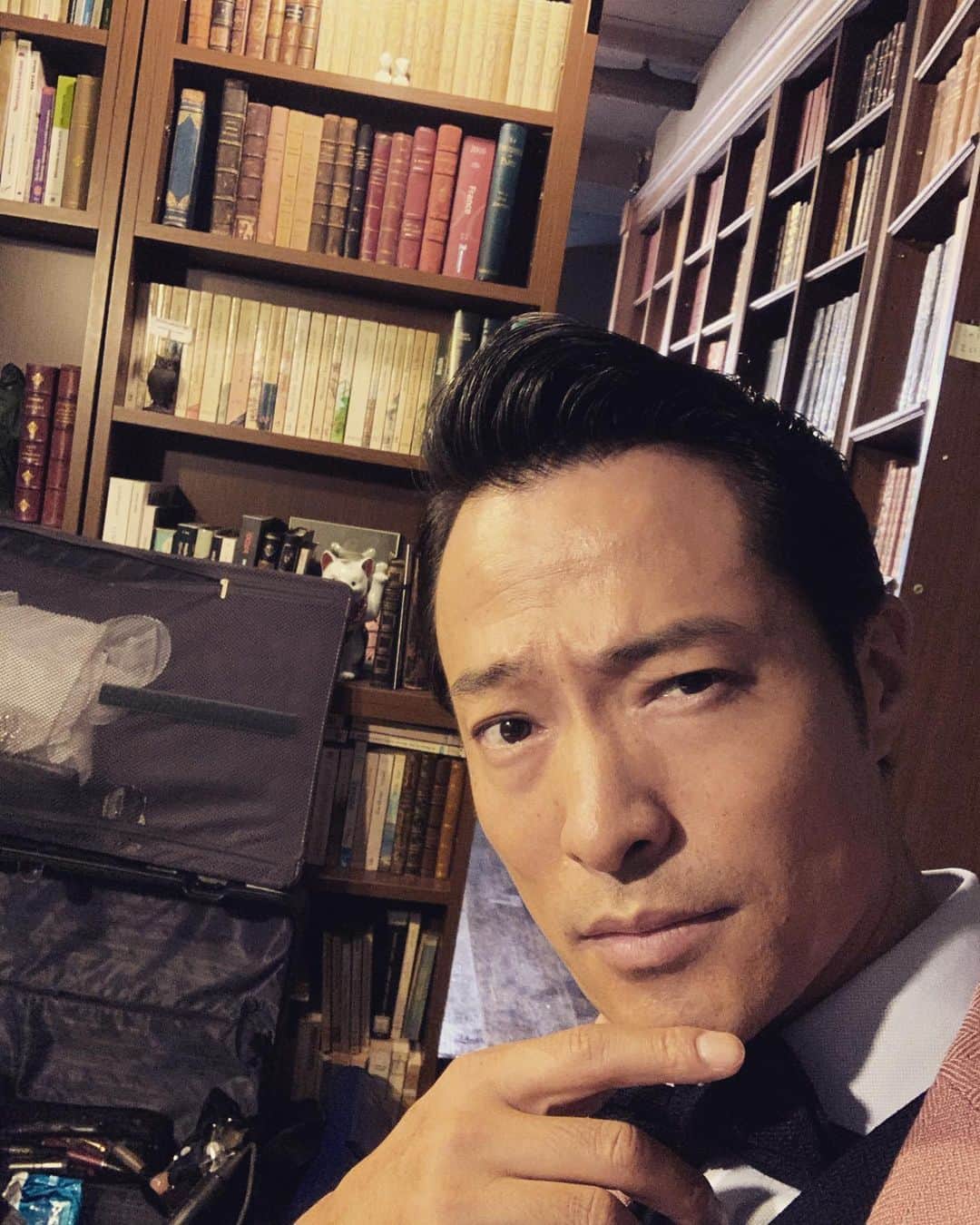 前川泰之さんのインスタグラム写真 - (前川泰之Instagram)「ただいま撮影中👍🏻 バックヤード散らかっててゴメンなさいよ🙏🏻  #撮影中」7月30日 15時21分 - maekawa_yasuyuki_official