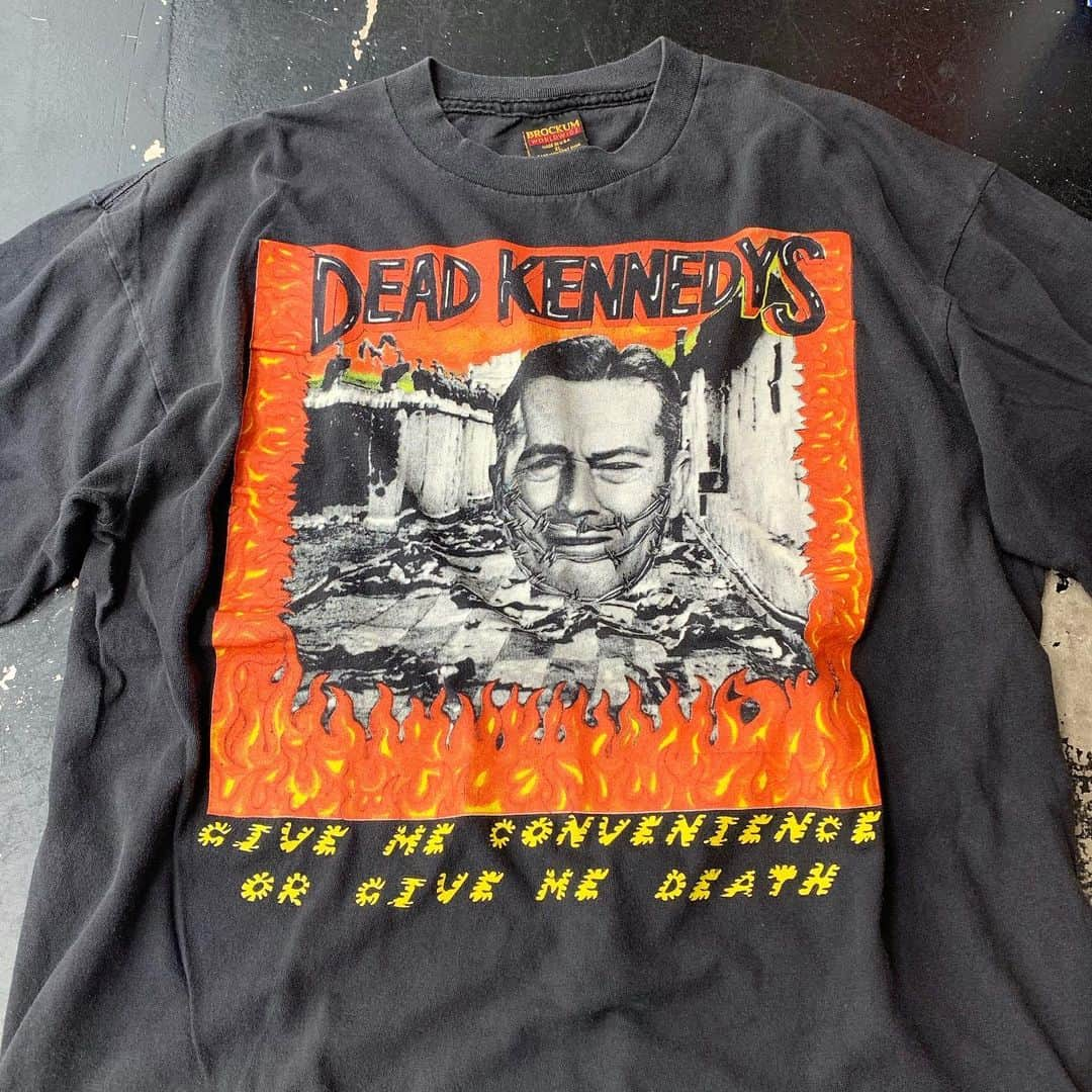 ジャムルさんのインスタグラム写真 - (ジャムルInstagram)「8/1 NEW ARRIVAL!  [#jammru_tee] 90's DEAD KENNEDYS .  商品のお問い合わせは8/3月曜以降お電話で承ります。 . #お問い合わせはお電話で承ります #jammru #osaka  #fashion  #streetstyle  #streetfashion  #vtg  #vintage  #used  #usedclothing  #古着 #古着屋 #ファッション #70s #80s #90s #vintageshirt#Tshirt#tee#vintagetshirt#rocktshirt#bandtshirt#deadkennedys」7月30日 21時06分 - jammru