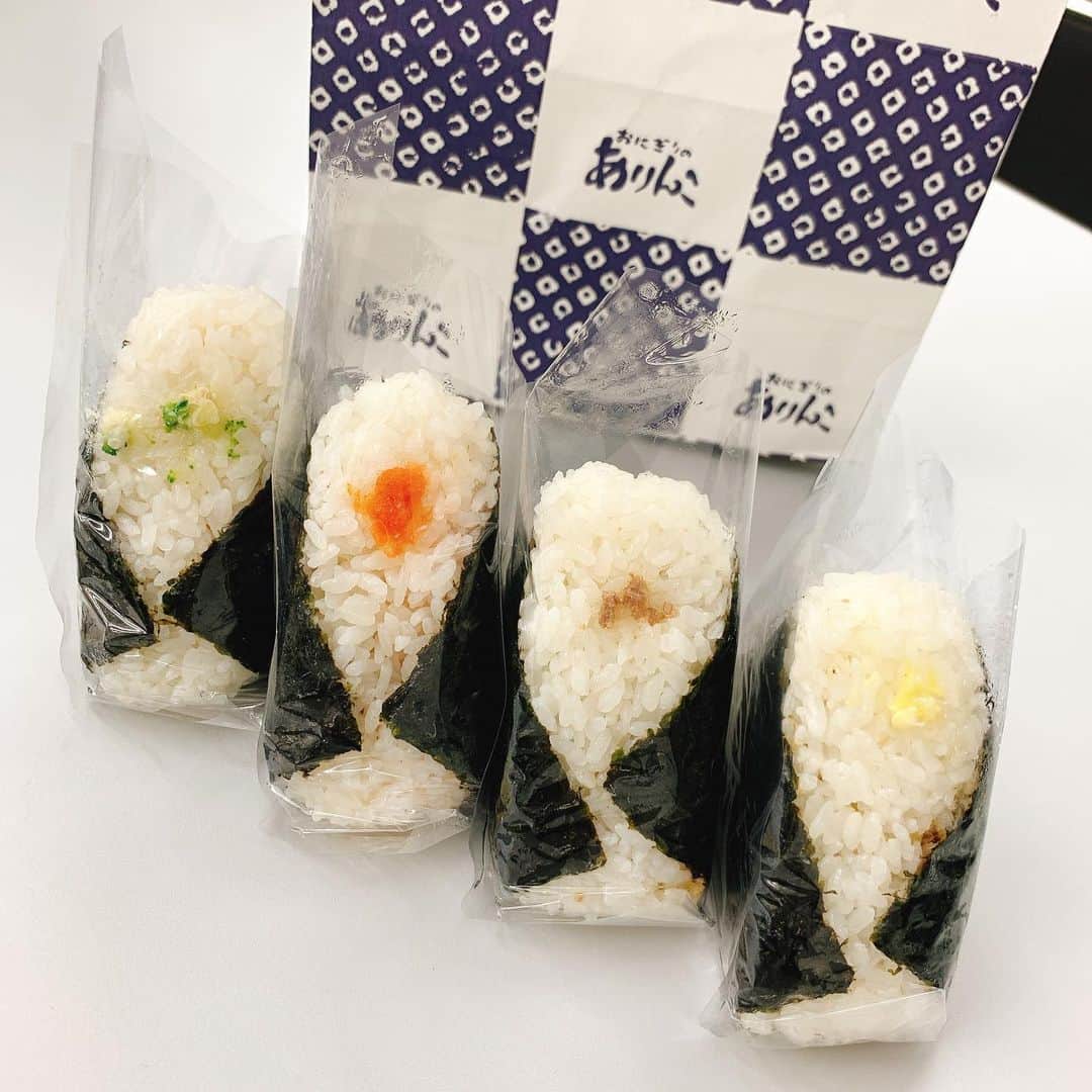 のインスタグラム：「. 今回の札幌遠征で、 食べたかったありんこのおにぎりも食べれた〜🍙 . 違うお店では、とうもろこし🌽もアスパラもラーメンサラダも…美味いわ〜😋 . 空港でソフトクリームも食べたし…🤣 . #北海道満喫 #満腹 #札幌 #おにぎり #ありんこ #とうもろこし #アスパラ #ラーメンサラダ #福西崇史 #対策 #また札幌行きたい」
