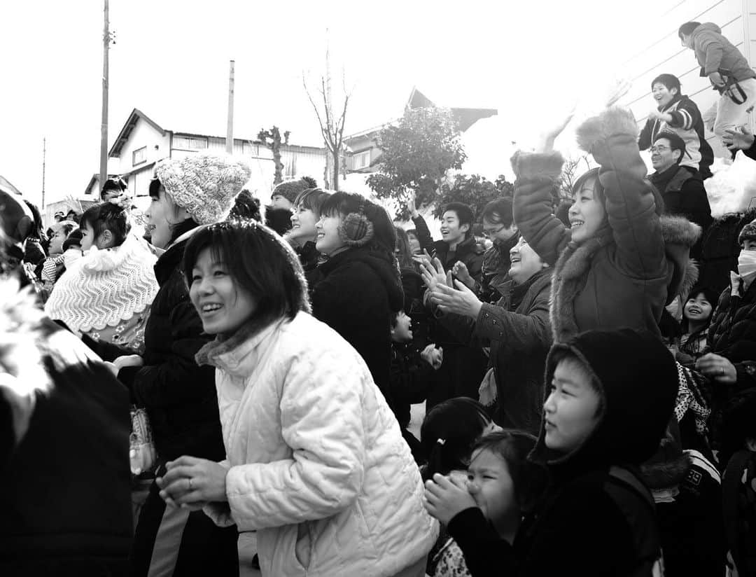 永瀬正敏さんのインスタグラム写真 - (永瀬正敏Instagram)「﻿ ﻿ 《"Smile” from Japan》﻿ ﻿ Photographed by M.Nagase﻿ ﻿ ﻿ “昨日は某仕事で久しぶりに妻夫木に会えた！﻿ 嬉しかったー！﻿ 詳細はまた後日”﻿ ﻿ 永瀬正敏﻿ ﻿ ﻿ #Smile #シリーズ #日本 #japan﻿ #祭 04 #Festival #この笑顔に必ず逢いたい﻿ #青森 #過去写真 #staysafe #笑顔 #届きますように﻿ #永瀬正敏 #masatoshinagase﻿ #masatoshi_nagase_photography﻿ ﻿ #妻夫木聡 くん #satoshitsumabuki﻿ #僕は裏方仕事です #相変わらず最高﻿」7月30日 21時01分 - masatoshi_nagase_official
