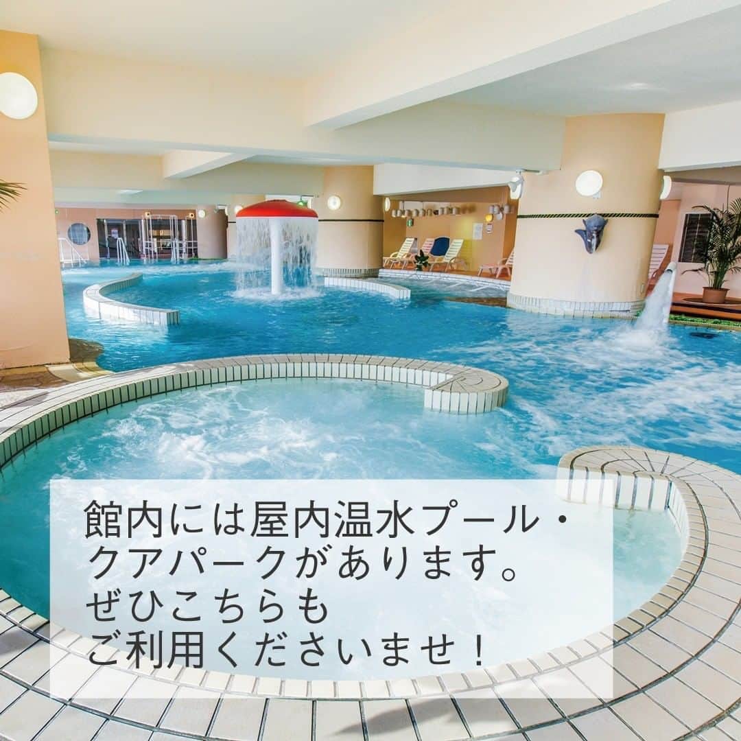 【公式】オーシャンリゾートホテル マホロバ・マインズ三浦さんのインスタグラム写真 - (【公式】オーシャンリゾートホテル マホロバ・マインズ三浦Instagram)「三浦海岸海水浴場は今年は開設されません。ライフセーバーや救護所、海の家もなく、安全面が整っていないため海水浴はお客様の判断にてお願いしております。  でもやっぱり夏は水遊びがしたいですよね！　ぜひ当ホテルの屋内温浴施設「クアパーク」をご利用ください。 10種類以上のお風呂が楽しめる「クアパーク」に加え、今年は8月1日より「スプラッシュパーク」が登場！　屋外の特設会場と、25mプールがこの夏だけの特別仕様に🍉 マホロバで楽しい夏の思い出をたくさん作ってくださいね！  スプラッシュパーク 2020年8月1日～31日 ※期間は変更になる場合があります 場所：ウェルネスクラブ内25mプール＋屋外特設会場 料金：ウェルネスクラブ利用料金（宿泊 中学生以上1,100円／小学生～770円／3歳～未就学児330円）＋300円 ※8月1日～23日は混雑防止のため宿泊者の方限定とさせていただきます。  #プール #スプラッシュパーク #屋内プール #屋外プール #スイカ #遊び場 #子どもとおでかけ #いこーよ #家族旅行 #海水浴 #プール遊び #三浦海岸海水浴場 #海遊び #子供とお出かけ部 #コドモノ #クアパーク #夏休み旅行計画 #子供とおでかけ #三浦海岸 #タビスルキッズ #ママリ #三浦 #三浦市 #マホロバマインズ #maholovaminds #マホロバケーション #神奈川観光 #三浦半島 #マホロバ #マホロバマインズ三浦」7月30日 21時01分 - maholova_minds_miura
