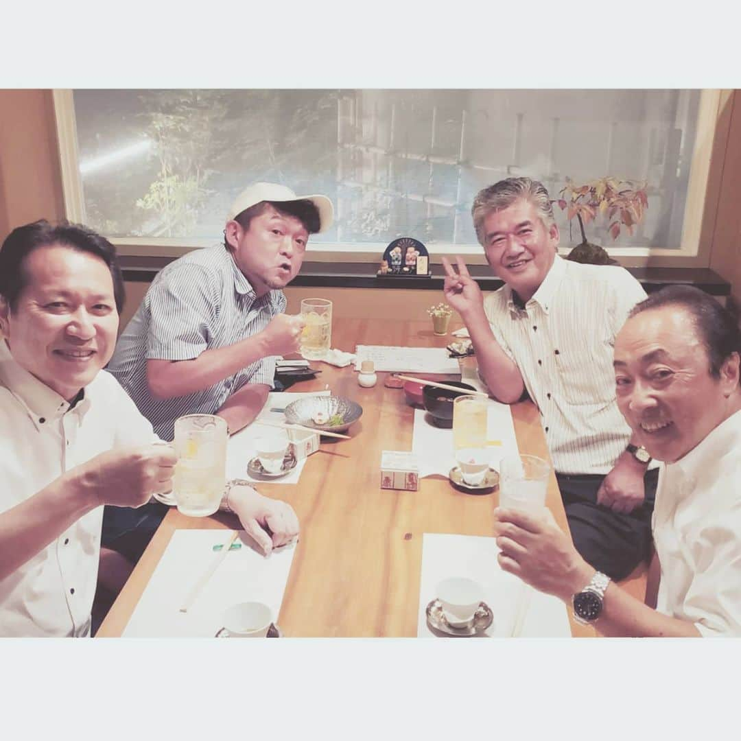 松本隆博さんのインスタグラム写真 - (松本隆博Instagram)「。 昨日は楽しかったです！ (^○^) 似た年代のおっさん四銃士 でこれからの人生、未来の 松山など語り合った(気がする) (•ө•)♡ やはり正和平成と生きてきた 企業戦士らは皆元気だ。 いぶし銀の人生航路を今の 若者や元気の欲しい人たち に伝えるのが我々の指名なのだ  だーーーーーーー！！ヽ(*´∀｀)ノ  ～人生遊歩道～  まーまー酔った(気がする)。」7月30日 15時41分 - takam0210