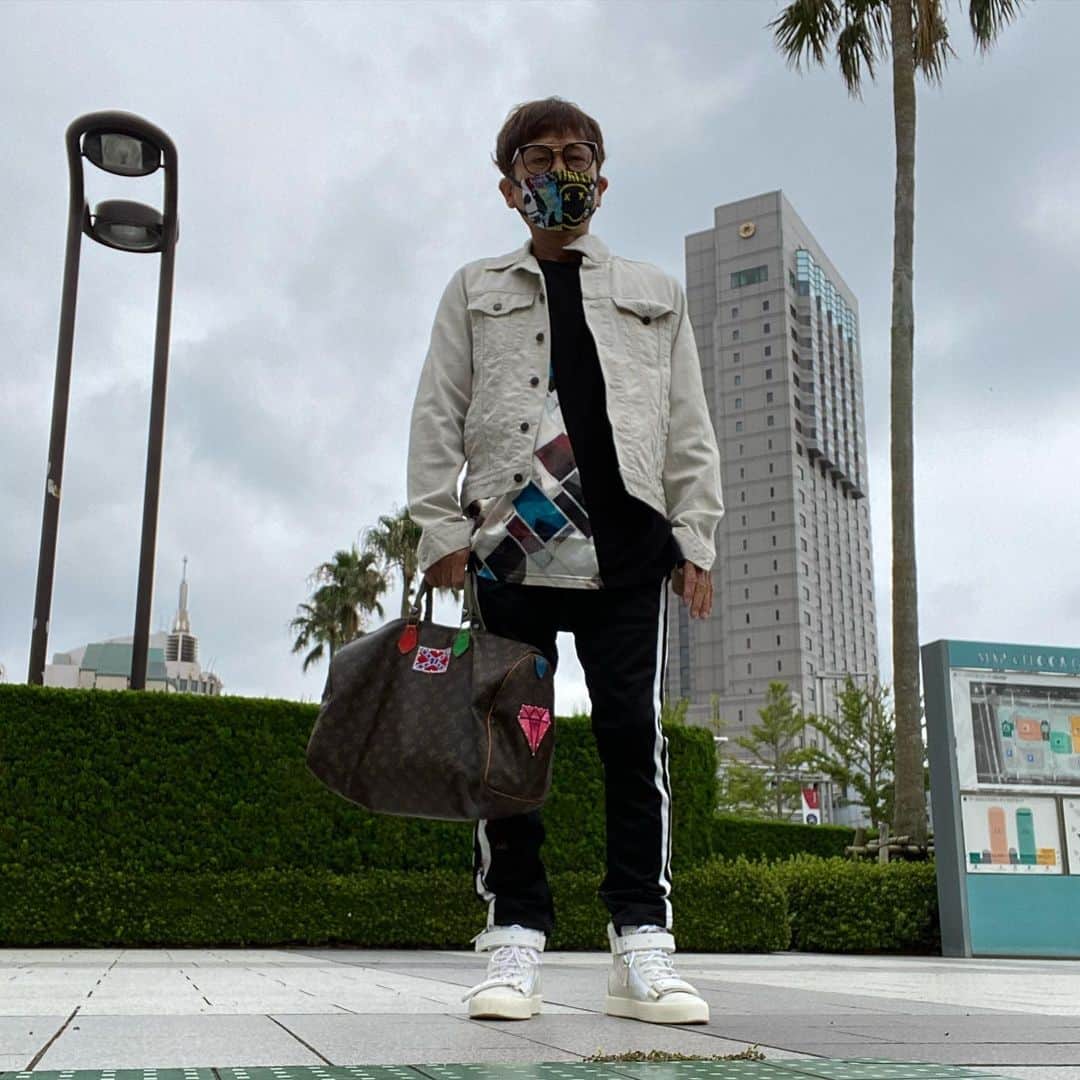 伊津野亮さんのインスタグラム写真 - (伊津野亮Instagram)「マスク小さくて 耳ちぎれる？ #知らんけど #鈴木あきえ #bayline  #bayfm #今2番目におもろいラジオ #このあと生放送 #聴いてよ」7月30日 15時46分 - ryoizuno
