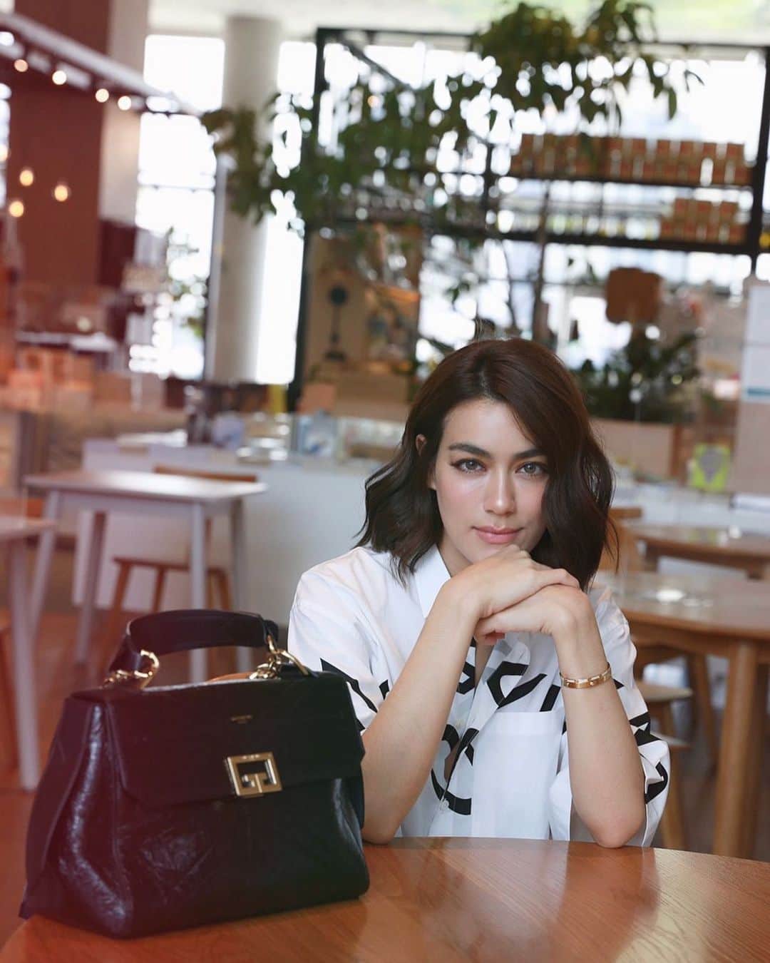 キンバリー・アン・ウォーテマス・ティアムシリのインスタグラム：「🖤 #givenchyfamily @givenchylism @ppgroupthailand」