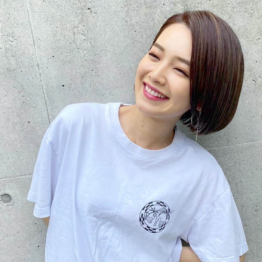 富久美玲のインスタグラム：「_ . 伸びた前髪と全体的に揃えて頂きんか💇🏻‍♀️ まぢでカットあやな上手すぎる💓 . 久々にハイライトもいれて良い感じ！！！ . #ヘアメンテナンス#ミニボブ#ハイライト#モカブラウン#ヘアカラー」