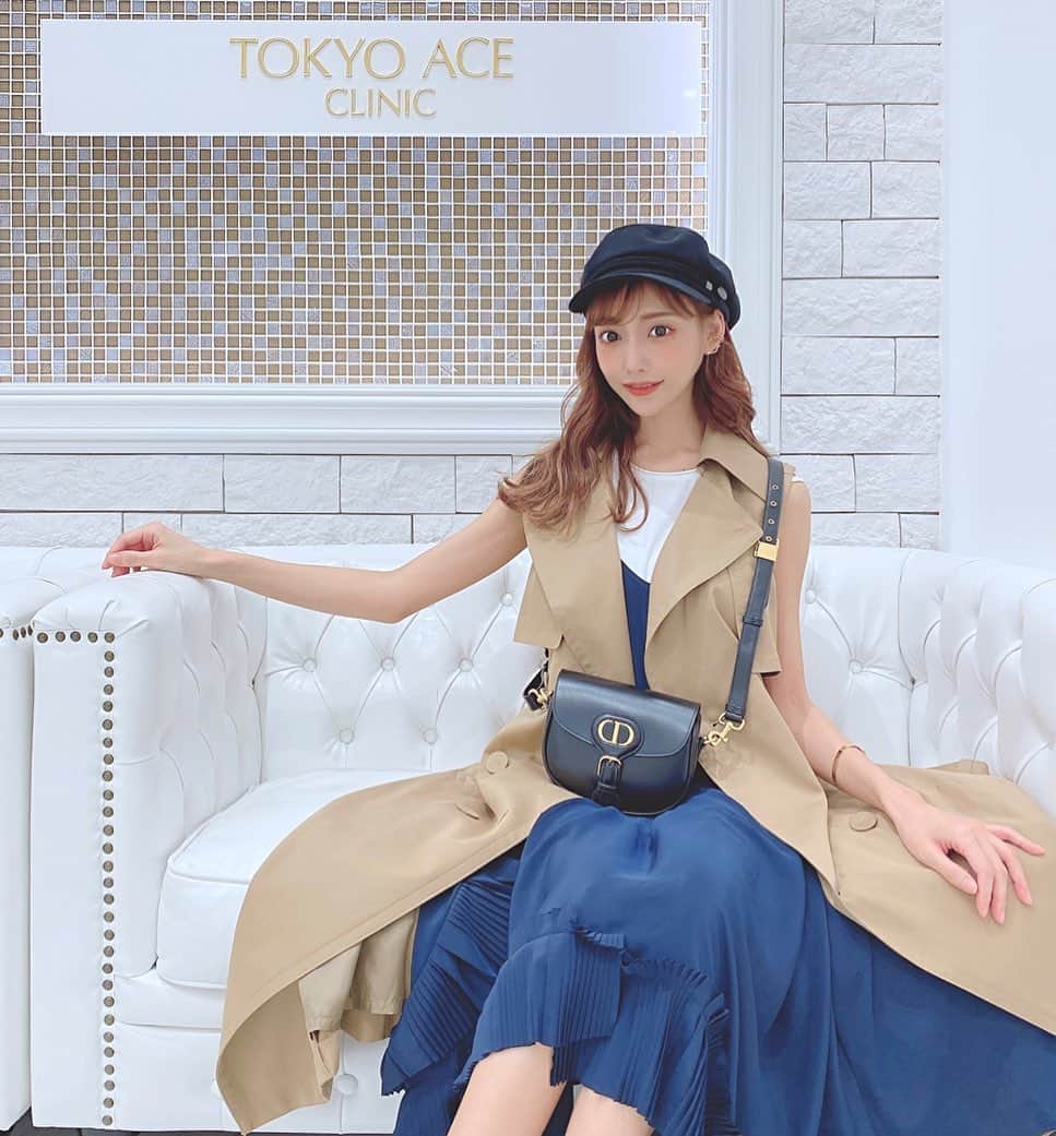 明日花キララのインスタグラム：「久しぶりに自分のクリニックでお肌のピーリングしてもらったよ👩🏻‍⚕️ ハイライトが映えるピカピカのお肌にするために週一でマッサージピールする！！！👩🏻‍🦲👩🏻‍🦲 最近はアートメイクがとても人気だよ。 リップアートやりたい💋」